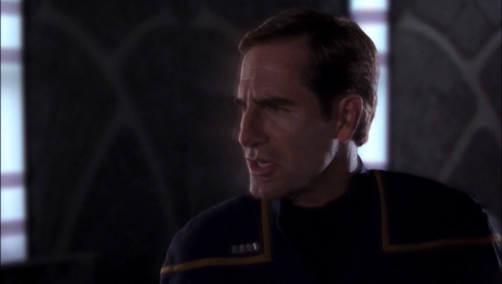 ariane179254_Enterprise_1x01-1x02_BrokenBow_5481.jpg