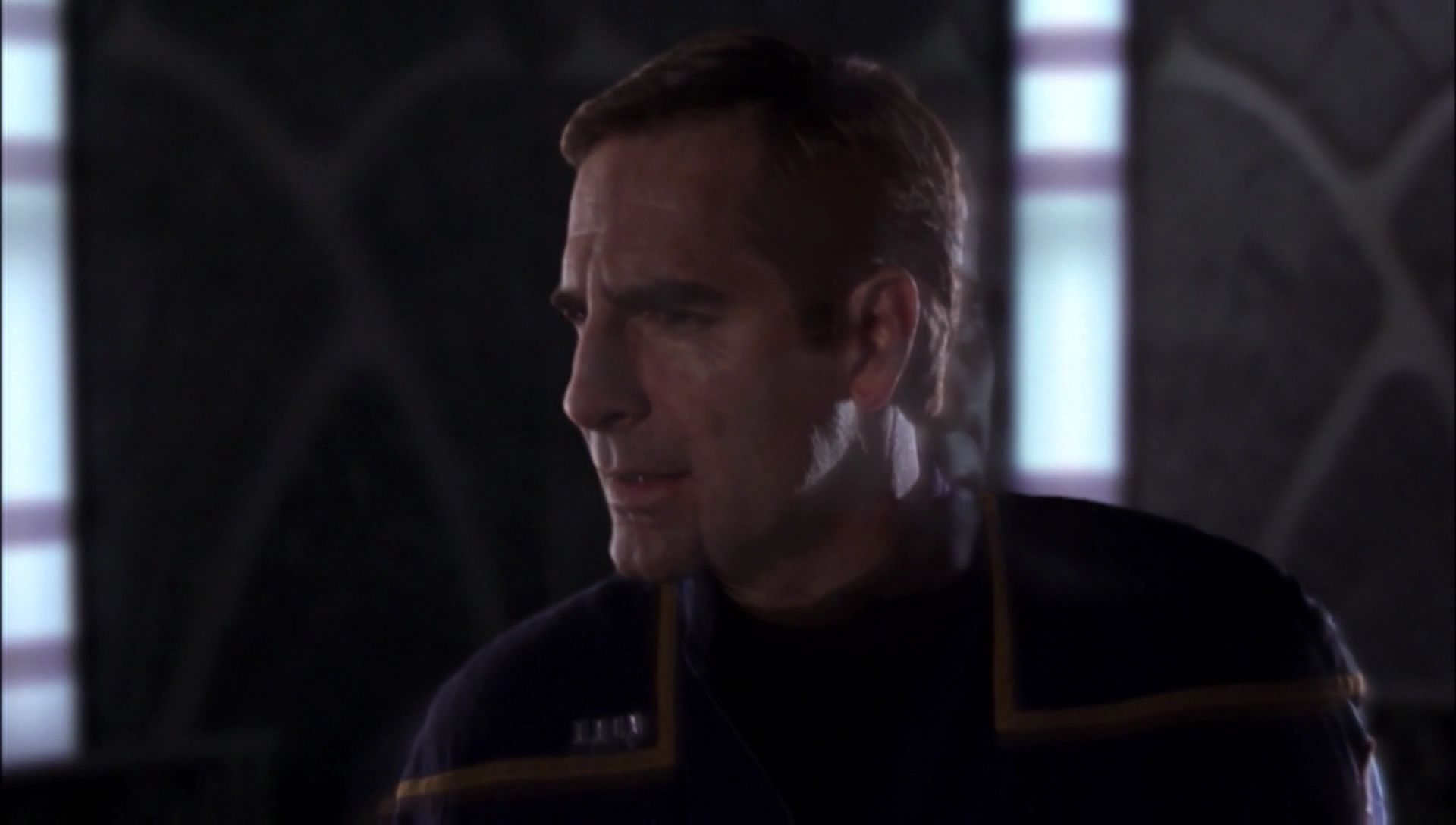 ariane179254_Enterprise_1x01-1x02_BrokenBow_5484.jpg