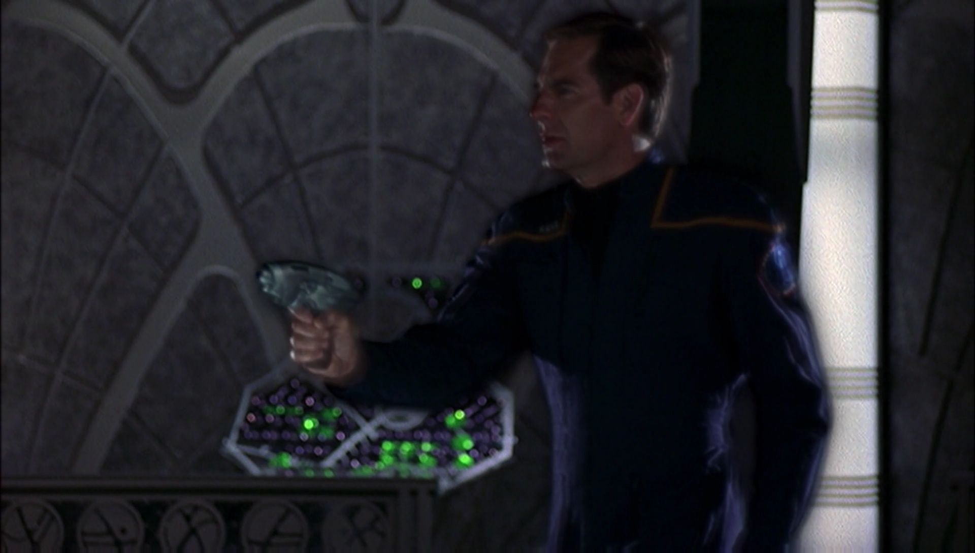 ariane179254_Enterprise_1x01-1x02_BrokenBow_5486.jpg