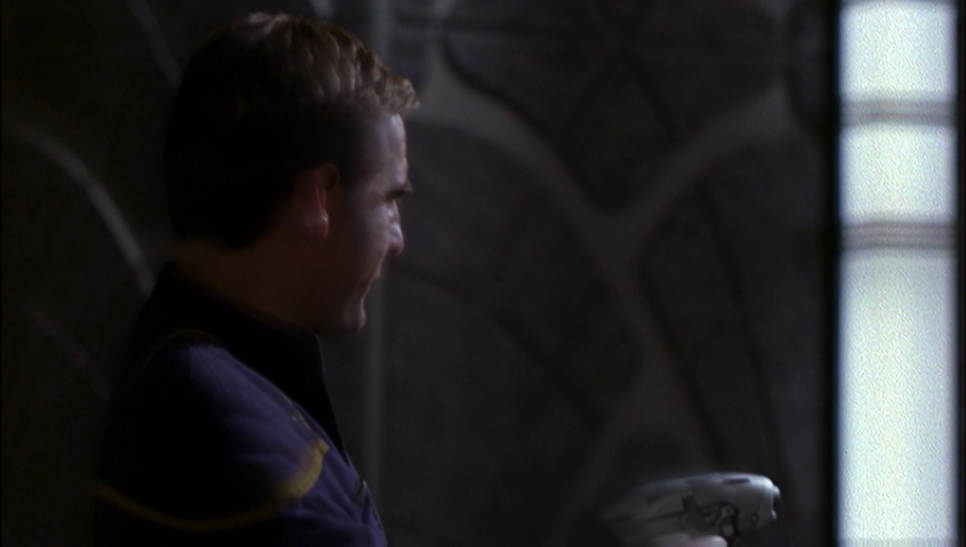 ariane179254_Enterprise_1x01-1x02_BrokenBow_5491.jpg
