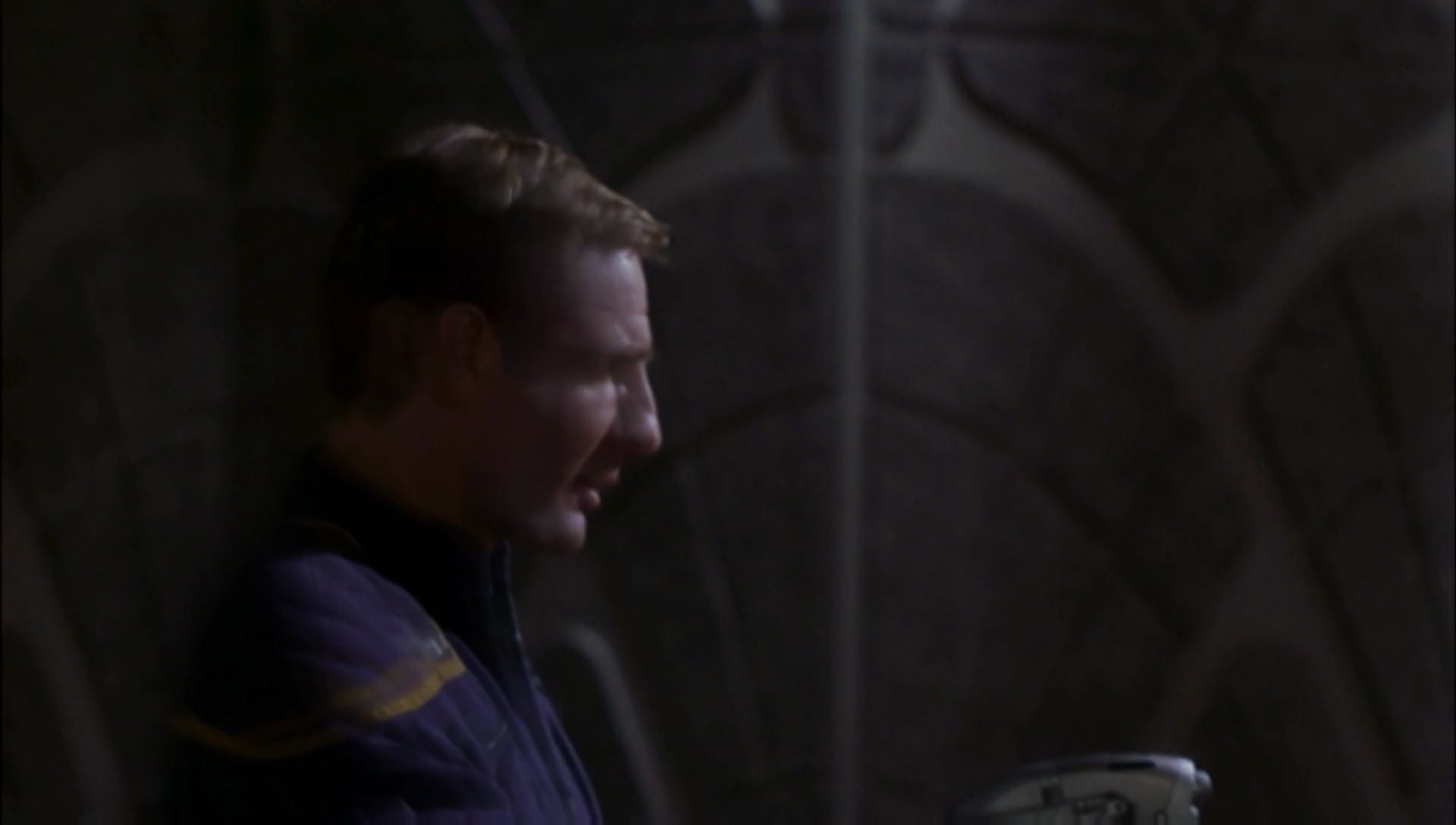 ariane179254_Enterprise_1x01-1x02_BrokenBow_5493.jpg