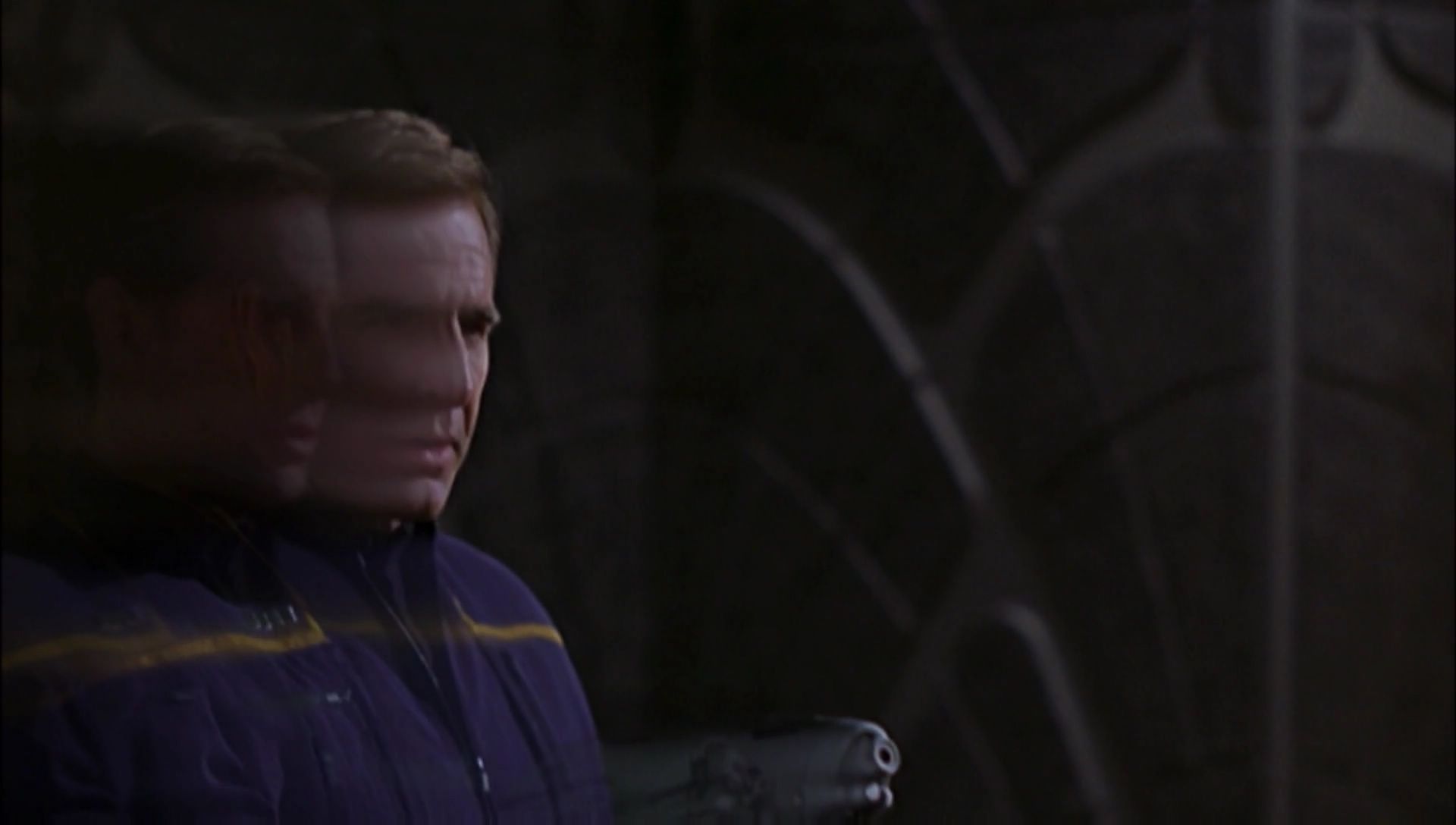 ariane179254_Enterprise_1x01-1x02_BrokenBow_5495.jpg