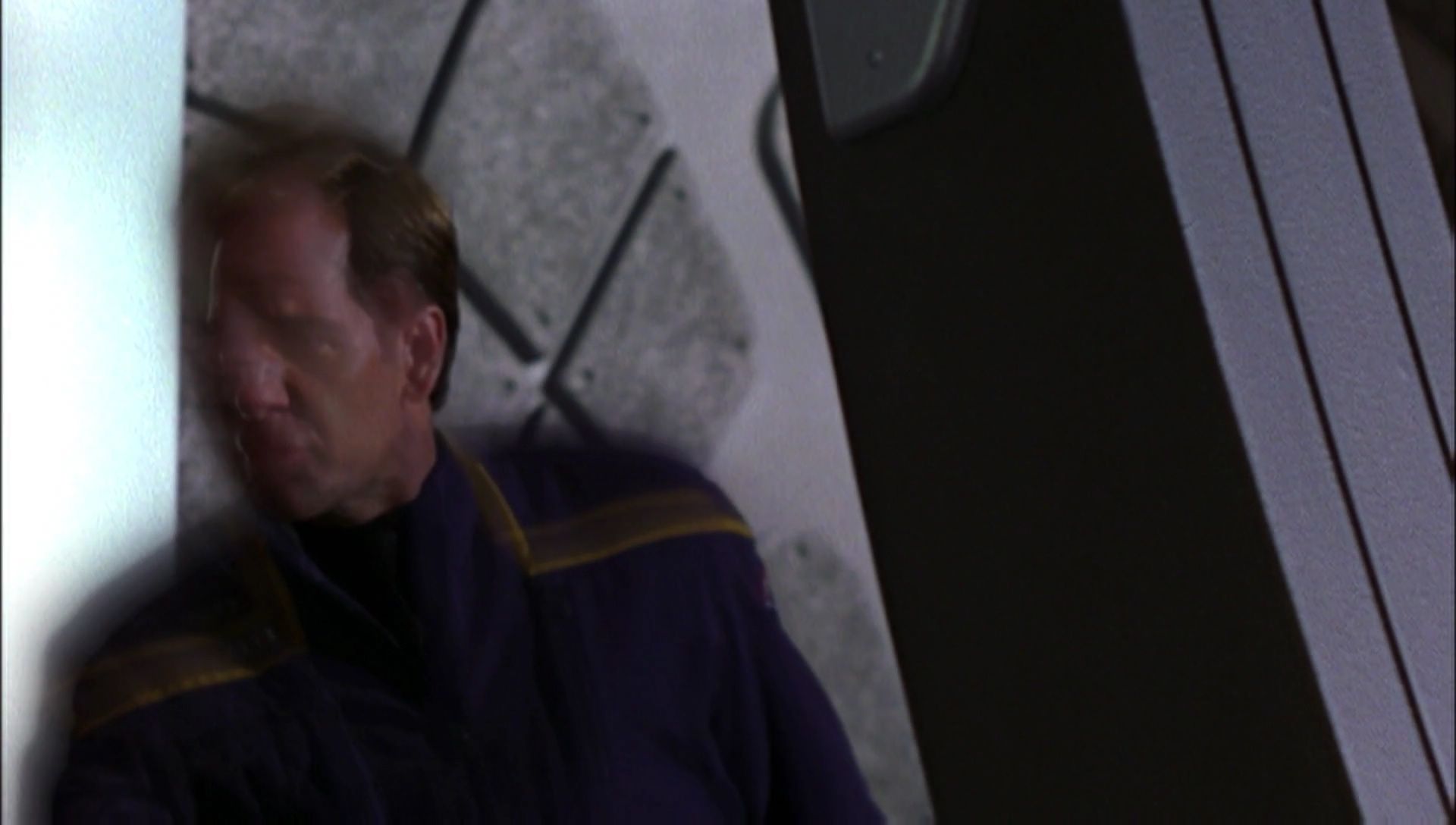 ariane179254_Enterprise_1x01-1x02_BrokenBow_5498.jpg