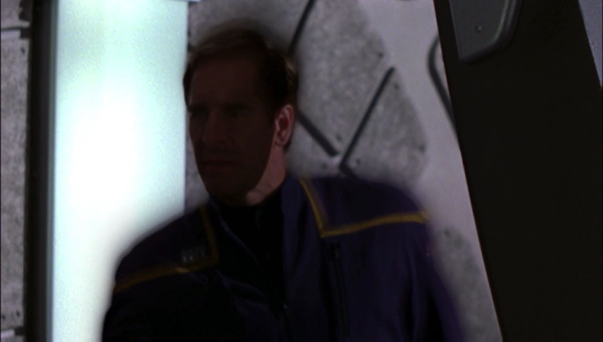 ariane179254_Enterprise_1x01-1x02_BrokenBow_5499.jpg