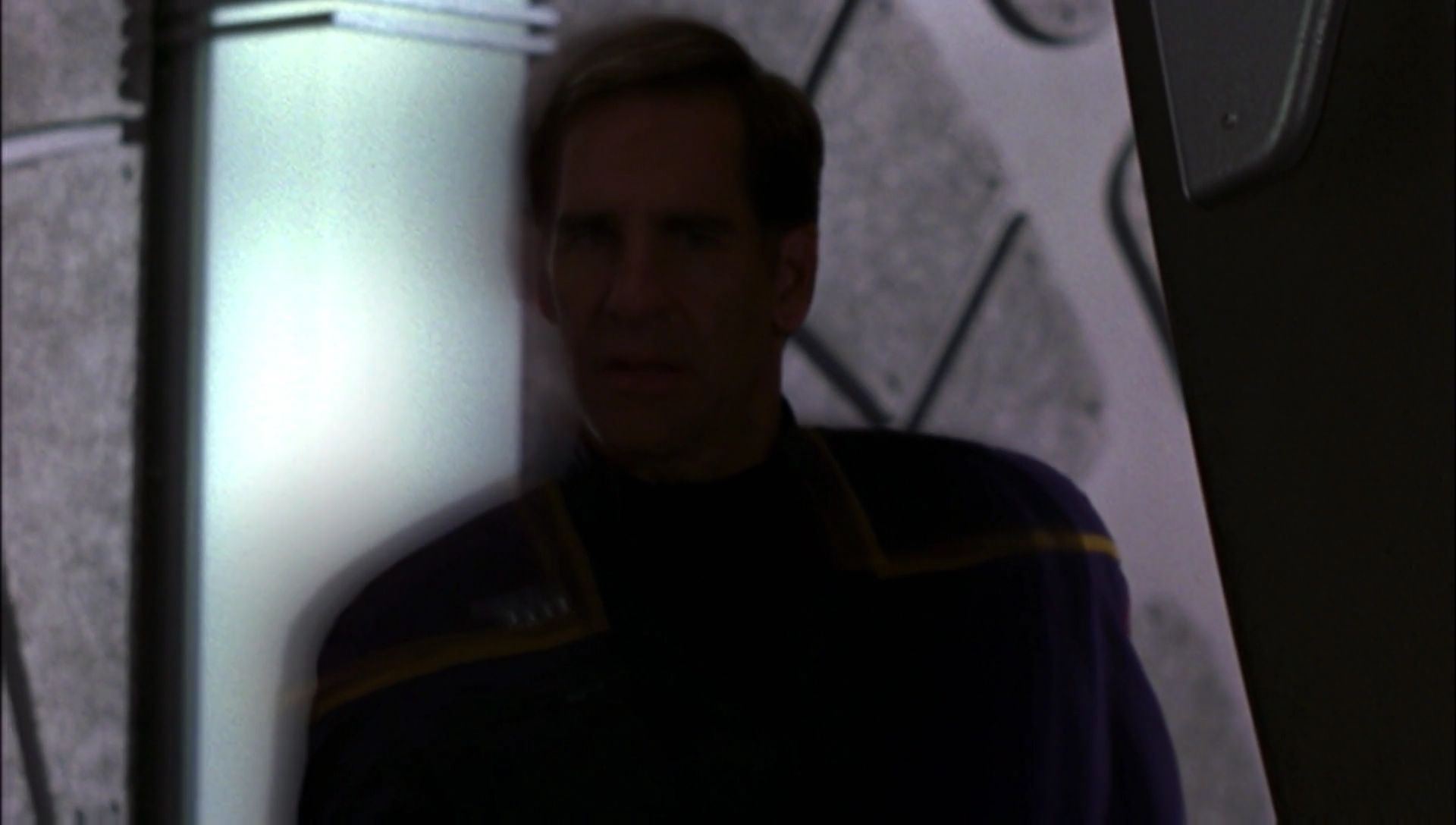 ariane179254_Enterprise_1x01-1x02_BrokenBow_5500.jpg
