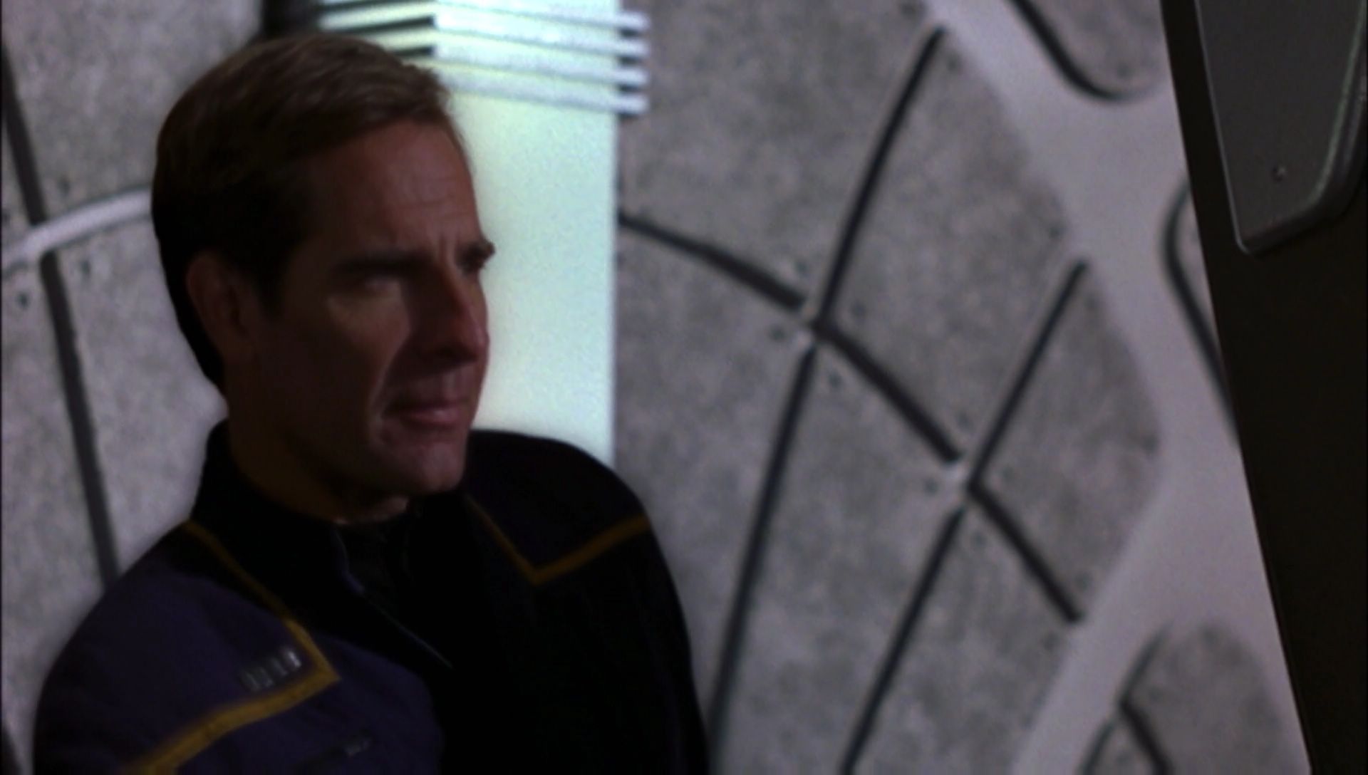 ariane179254_Enterprise_1x01-1x02_BrokenBow_5504.jpg