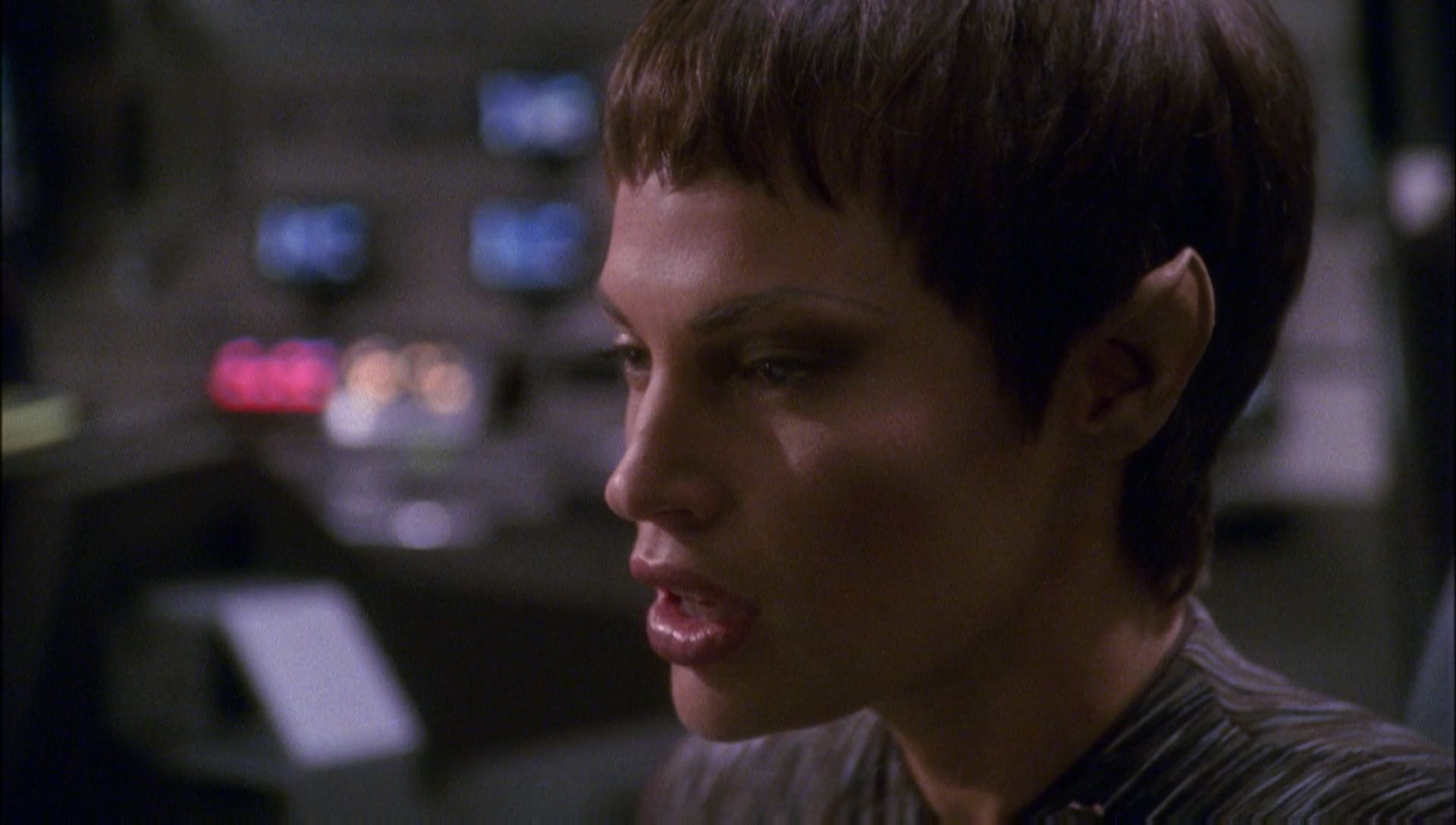 ariane179254_Enterprise_1x01-1x02_BrokenBow_5509.jpg