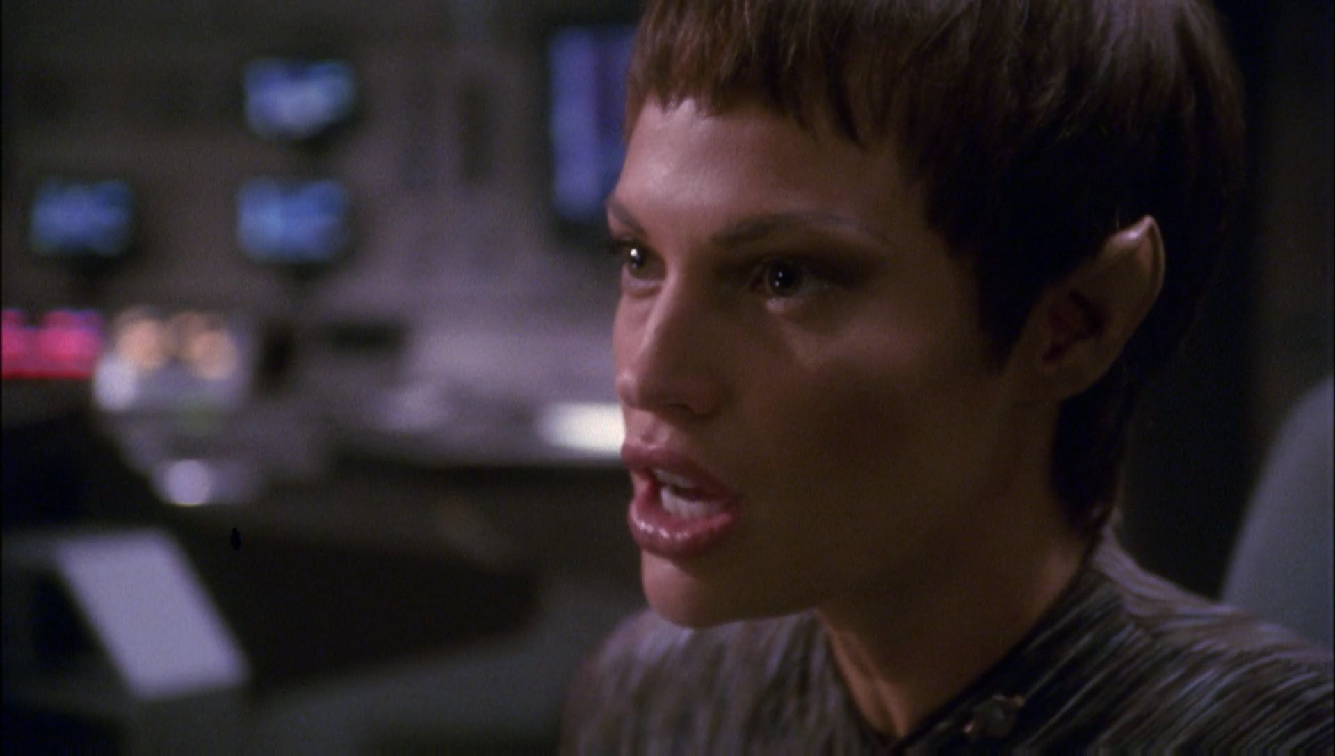 ariane179254_Enterprise_1x01-1x02_BrokenBow_5510.jpg