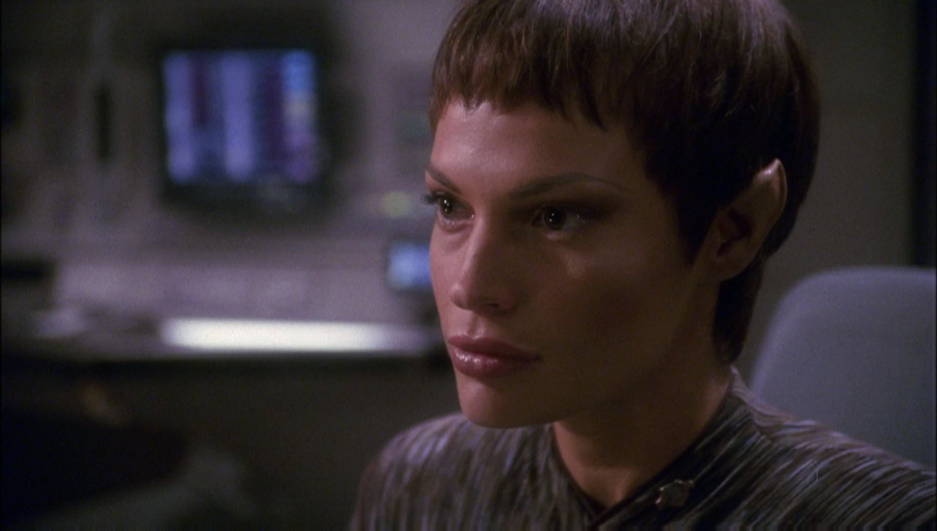 ariane179254_Enterprise_1x01-1x02_BrokenBow_5511.jpg