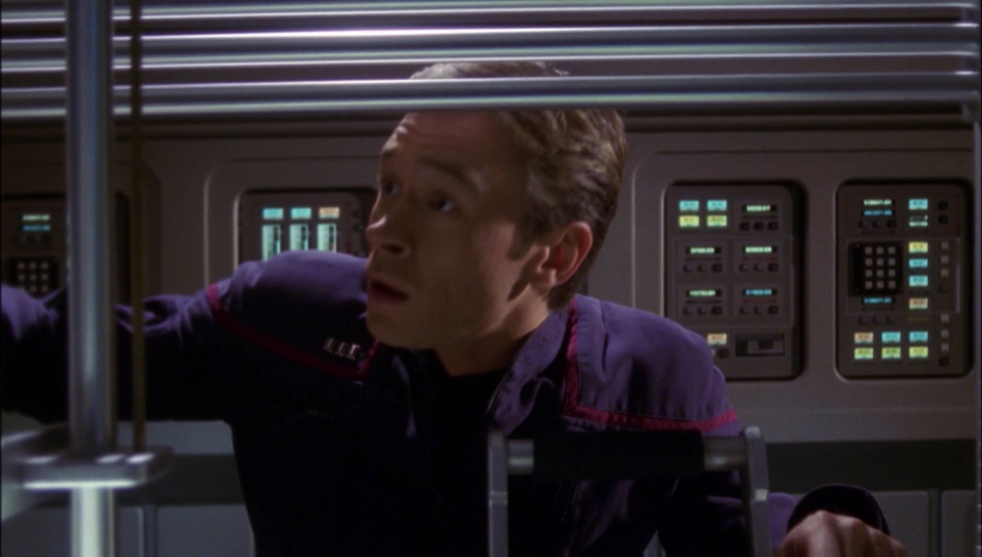 ariane179254_Enterprise_1x01-1x02_BrokenBow_5518.jpg