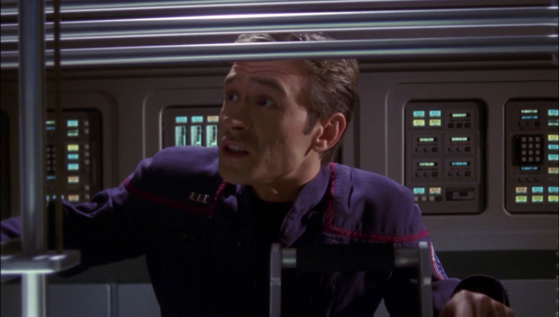 ariane179254_Enterprise_1x01-1x02_BrokenBow_5519.jpg