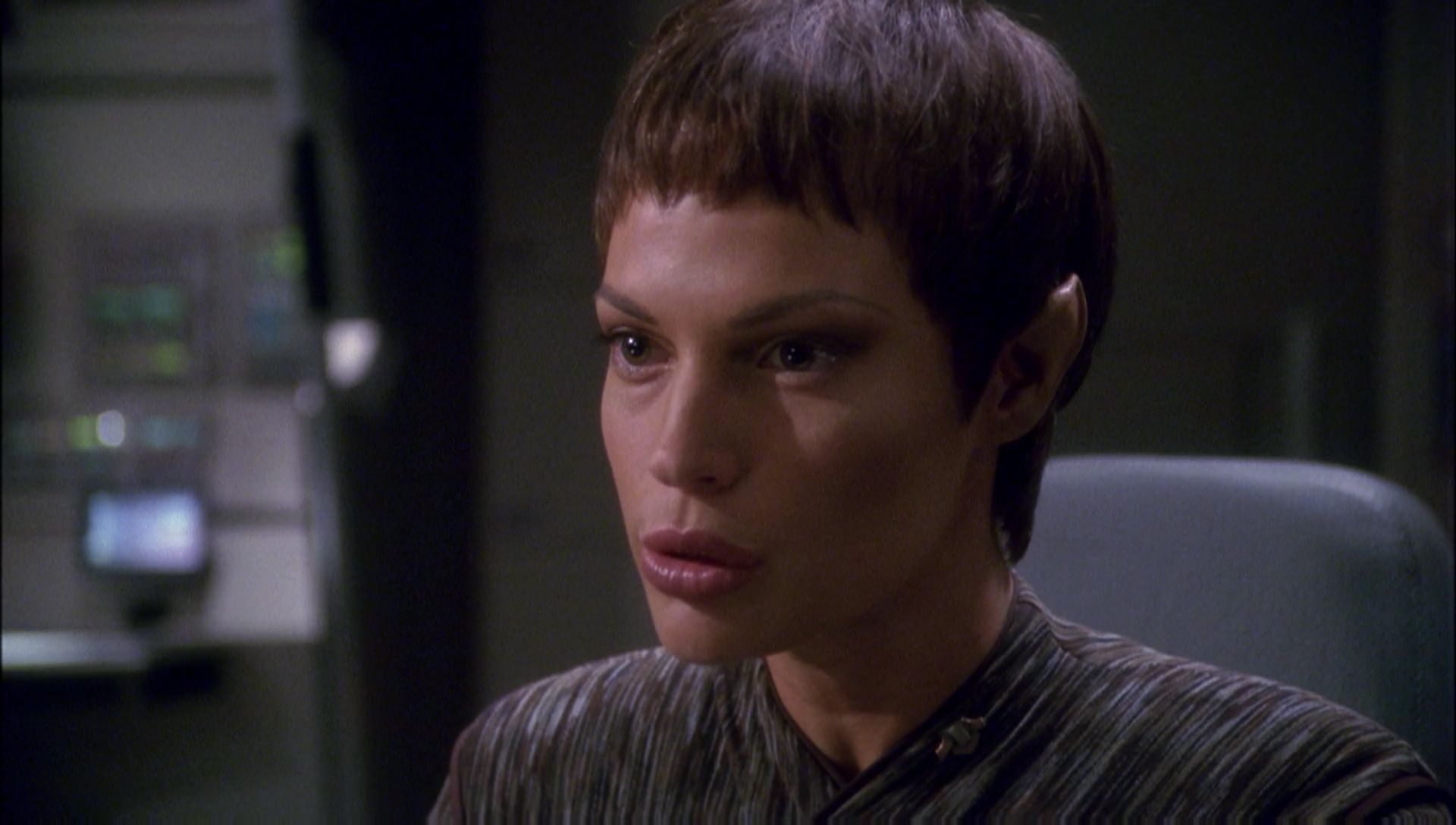 ariane179254_Enterprise_1x01-1x02_BrokenBow_5521.jpg