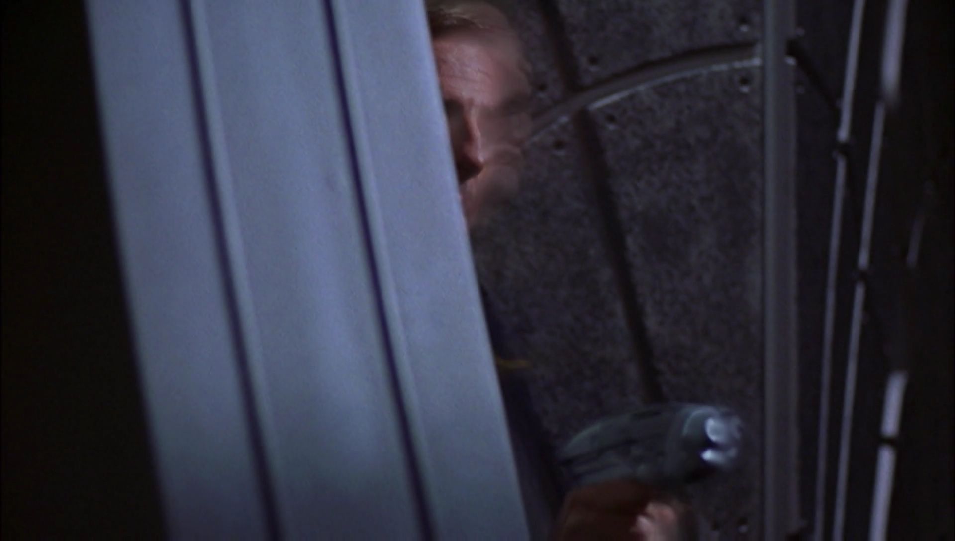 ariane179254_Enterprise_1x01-1x02_BrokenBow_5528.jpg