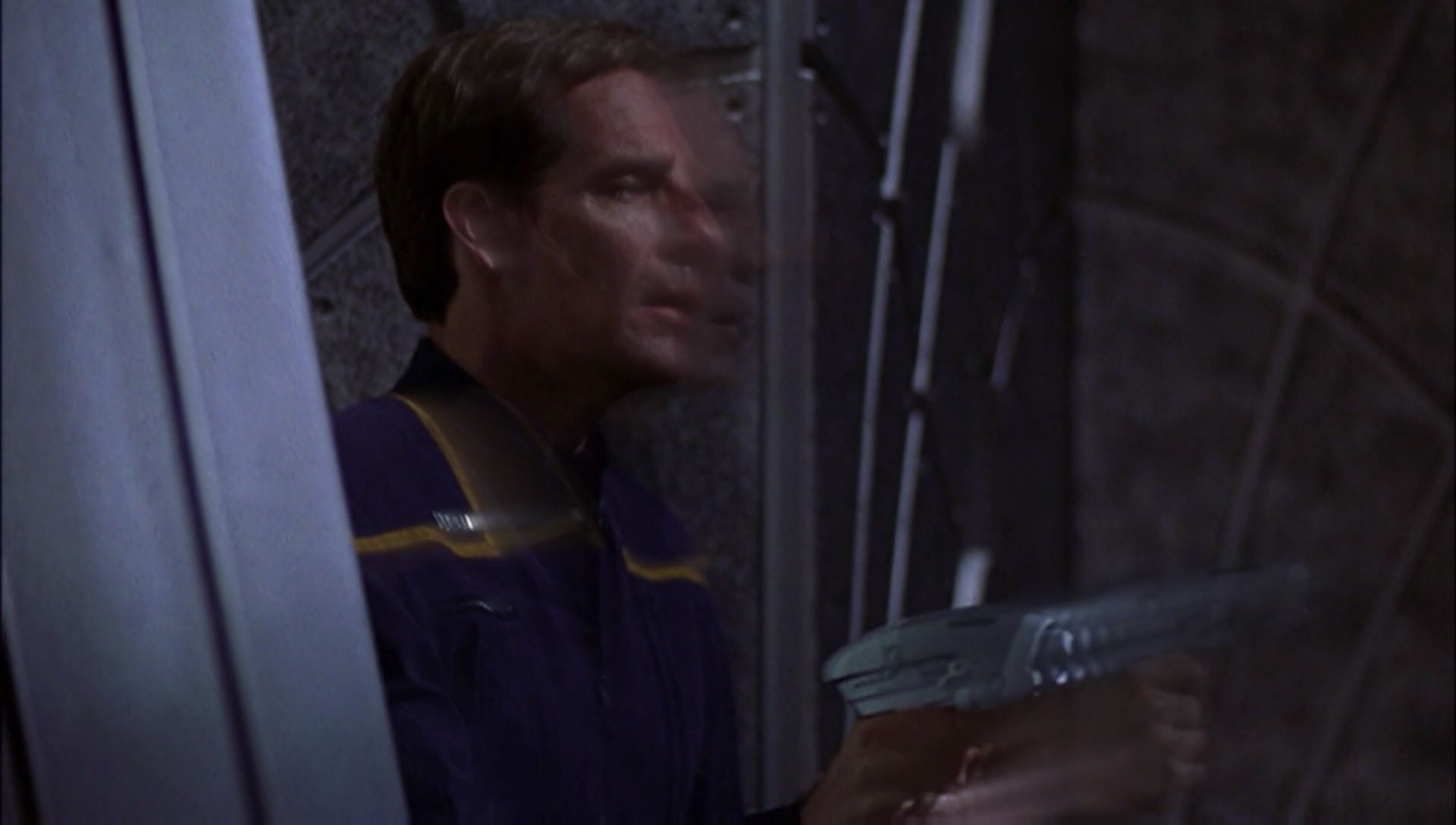 ariane179254_Enterprise_1x01-1x02_BrokenBow_5530.jpg
