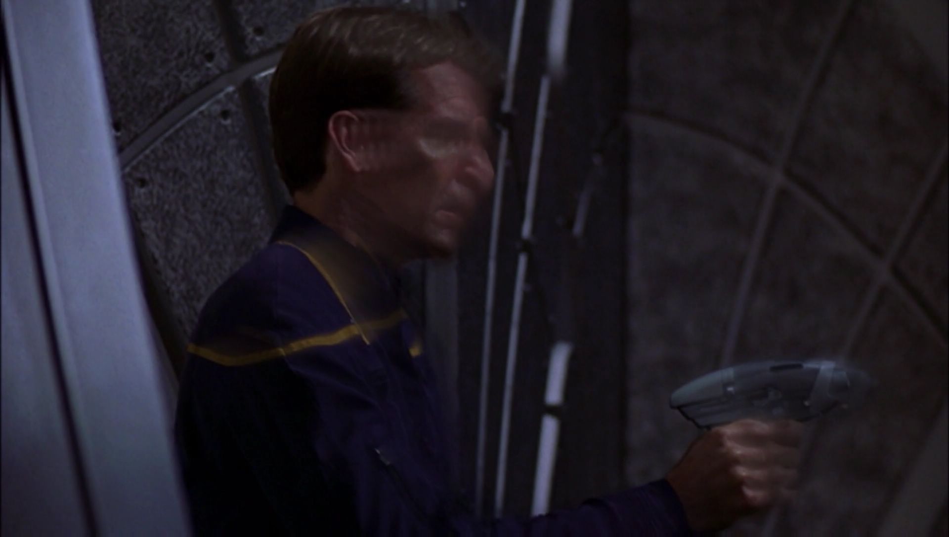 ariane179254_Enterprise_1x01-1x02_BrokenBow_5531.jpg