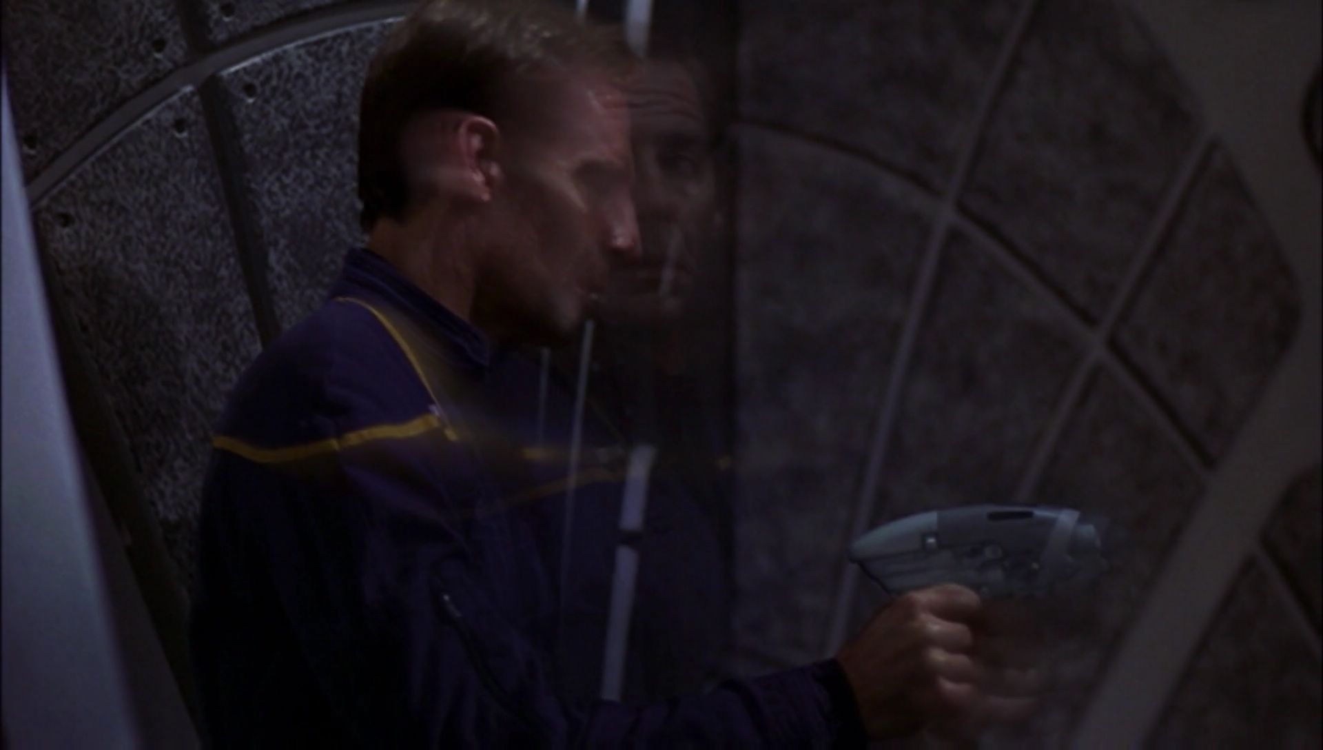 ariane179254_Enterprise_1x01-1x02_BrokenBow_5532.jpg