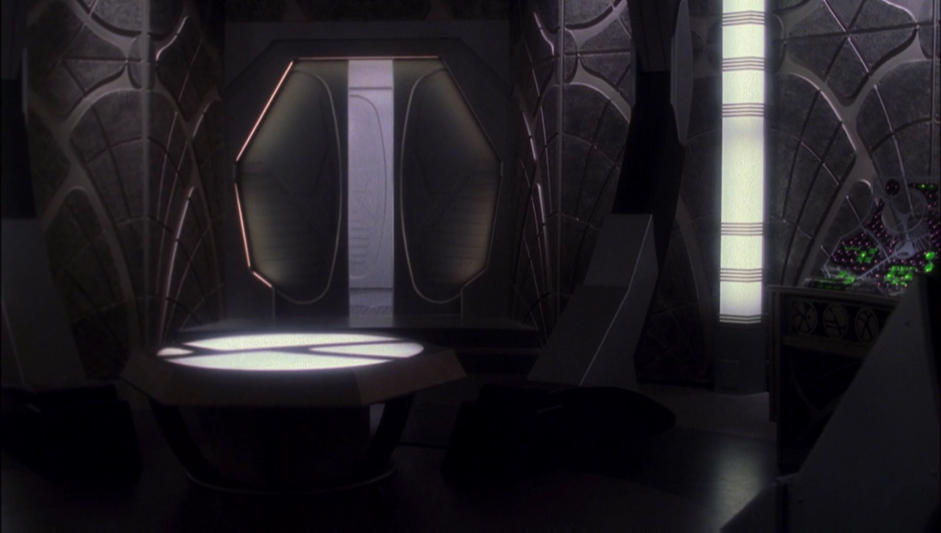 ariane179254_Enterprise_1x01-1x02_BrokenBow_5537.jpg