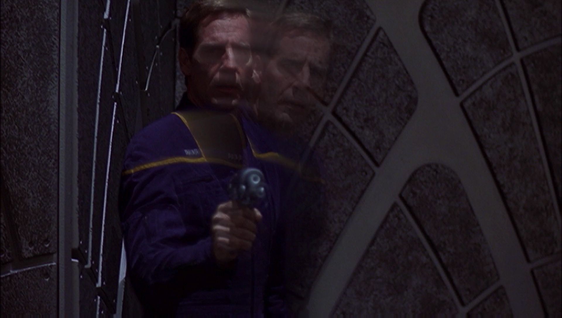ariane179254_Enterprise_1x01-1x02_BrokenBow_5542.jpg