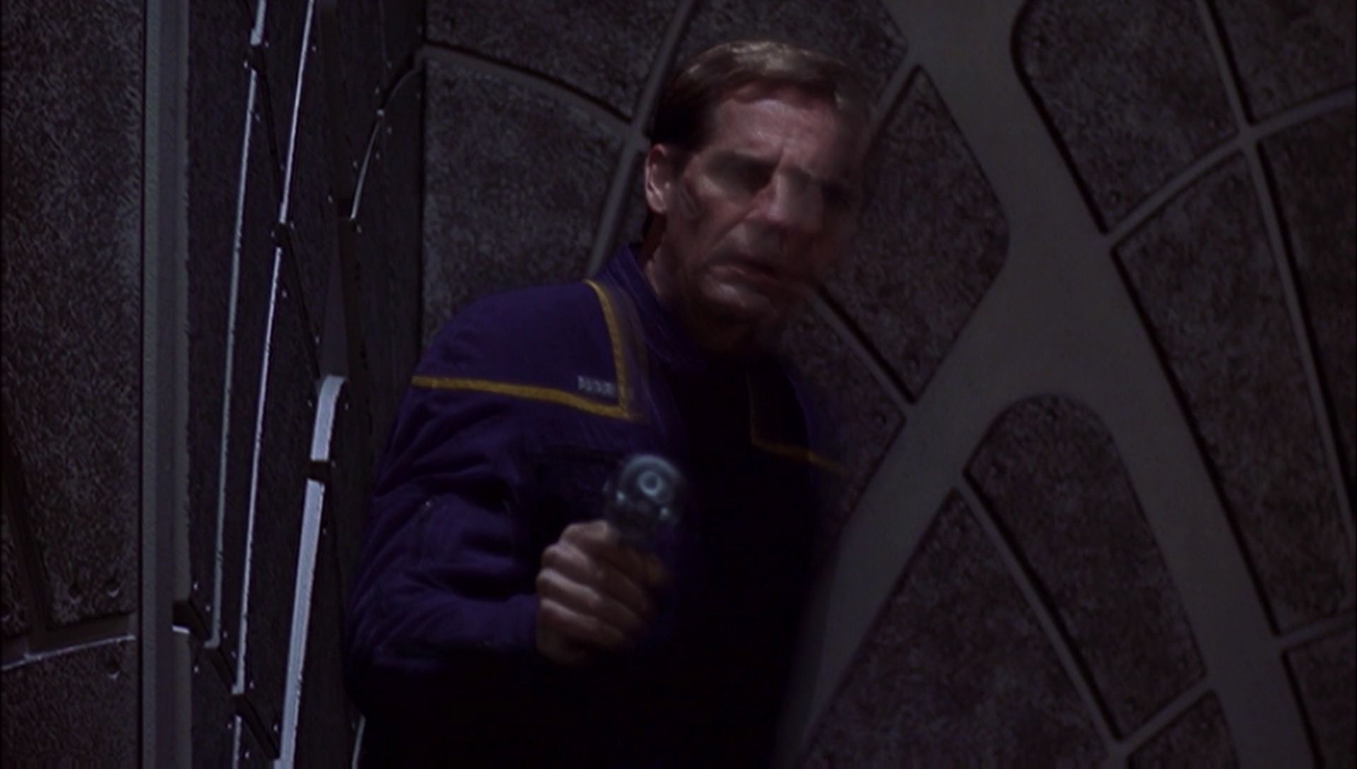 ariane179254_Enterprise_1x01-1x02_BrokenBow_5543.jpg
