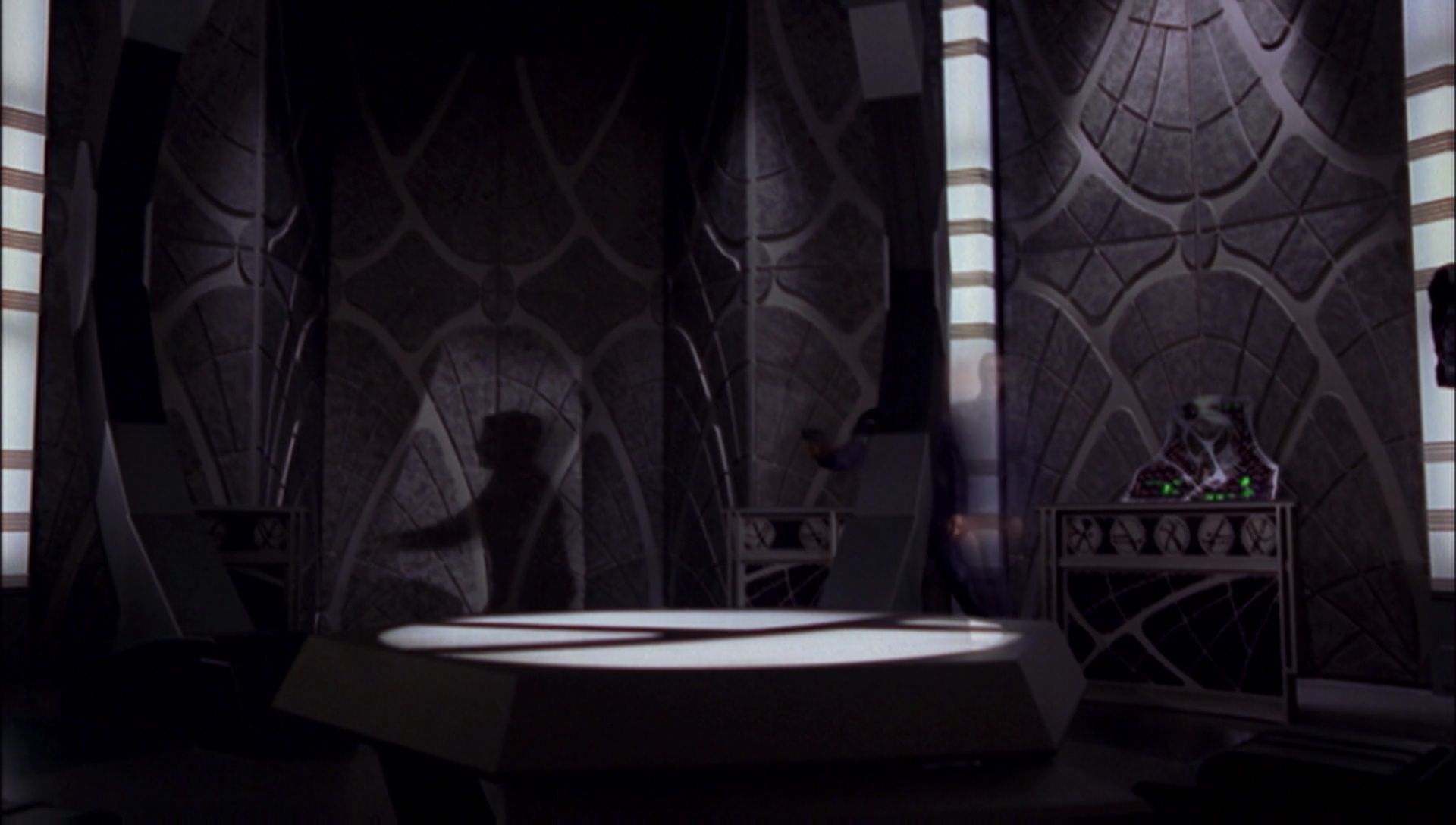 ariane179254_Enterprise_1x01-1x02_BrokenBow_5549.jpg