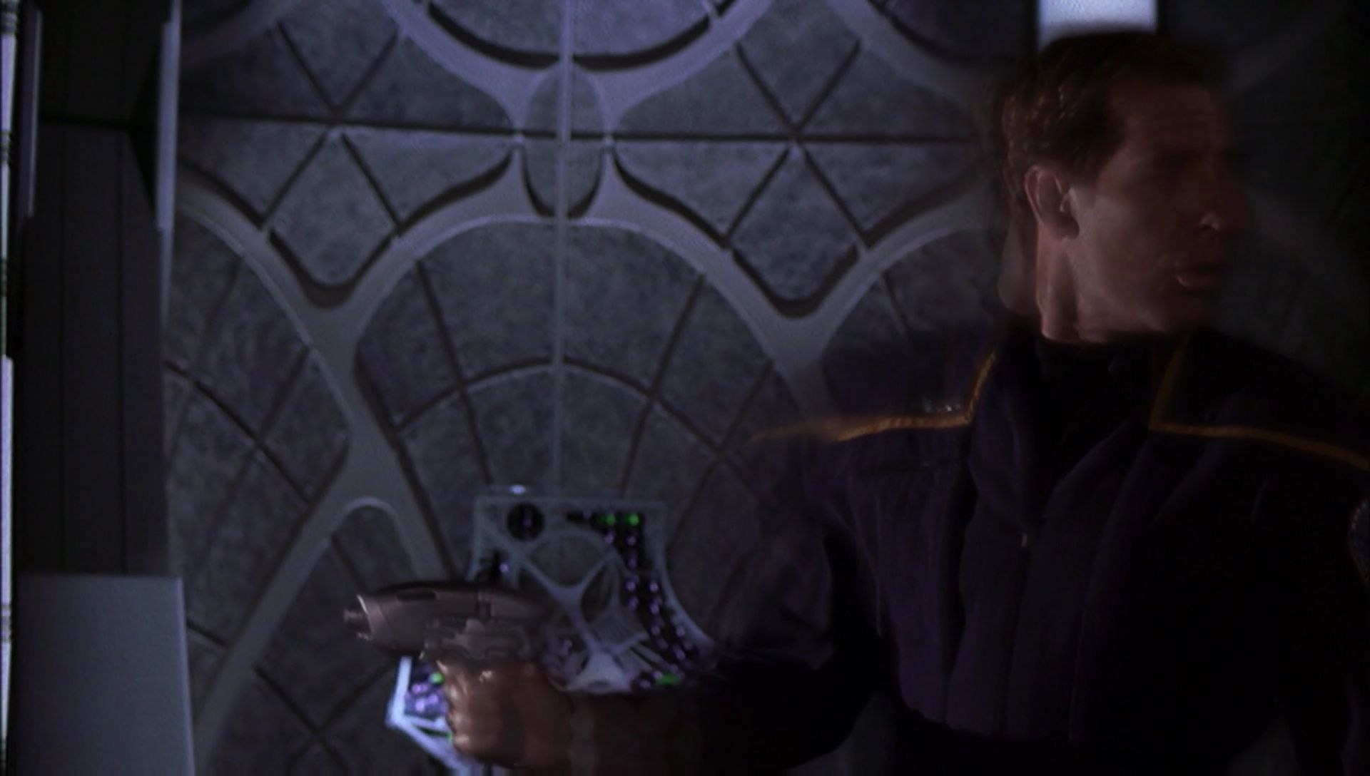 ariane179254_Enterprise_1x01-1x02_BrokenBow_5562.jpg