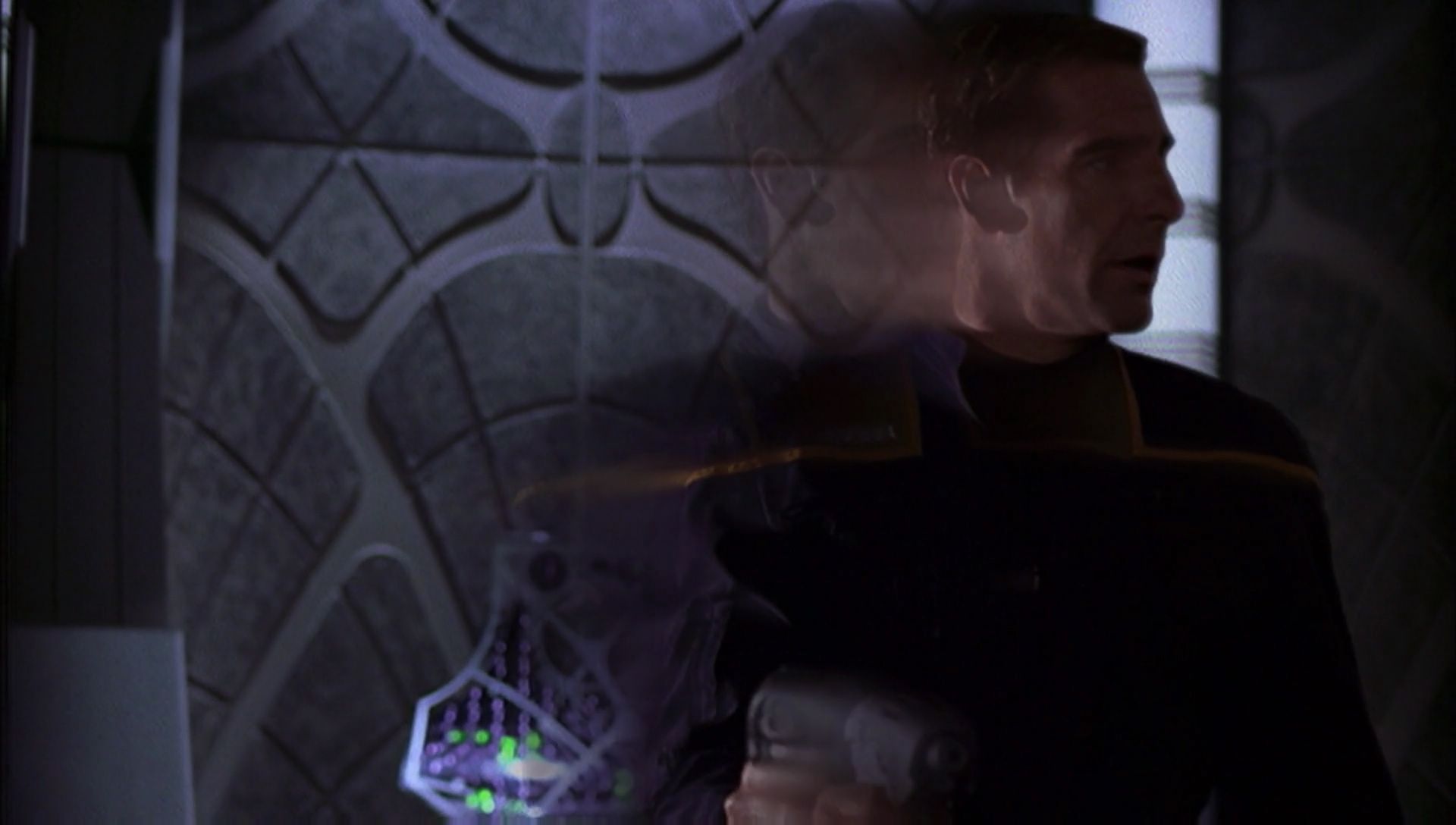 ariane179254_Enterprise_1x01-1x02_BrokenBow_5563.jpg