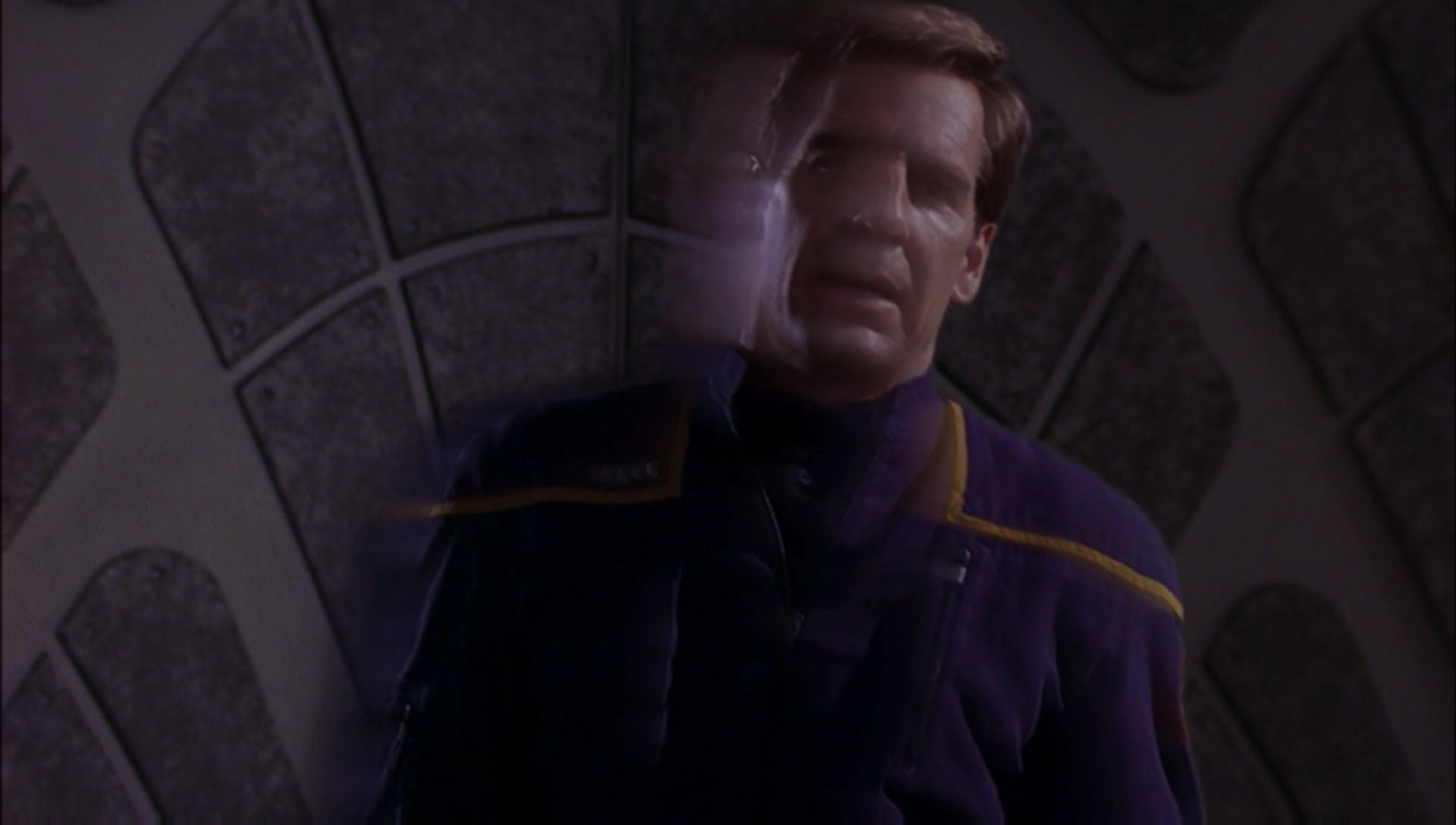 ariane179254_Enterprise_1x01-1x02_BrokenBow_5583.jpg