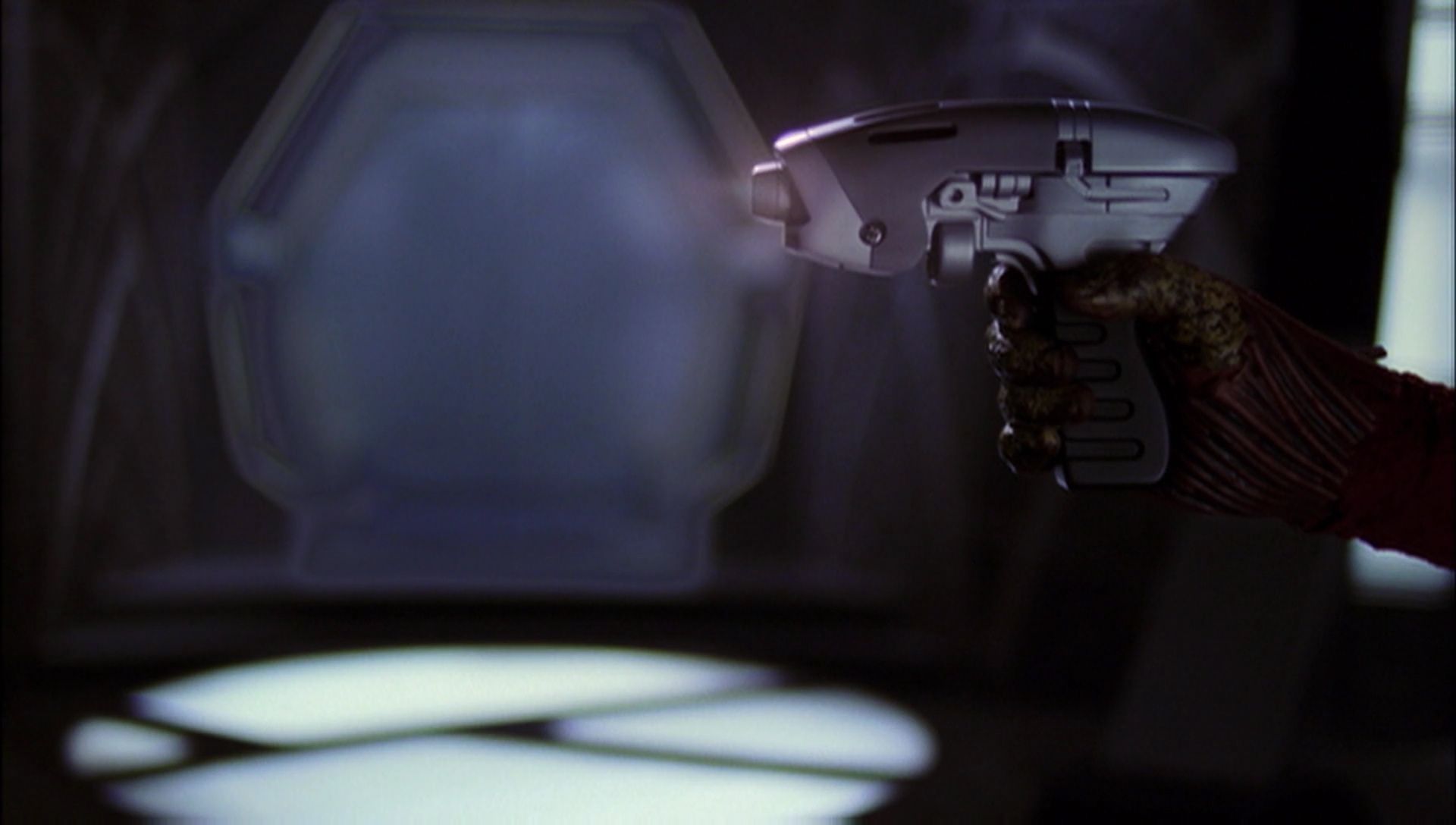 ariane179254_Enterprise_1x01-1x02_BrokenBow_5593.jpg