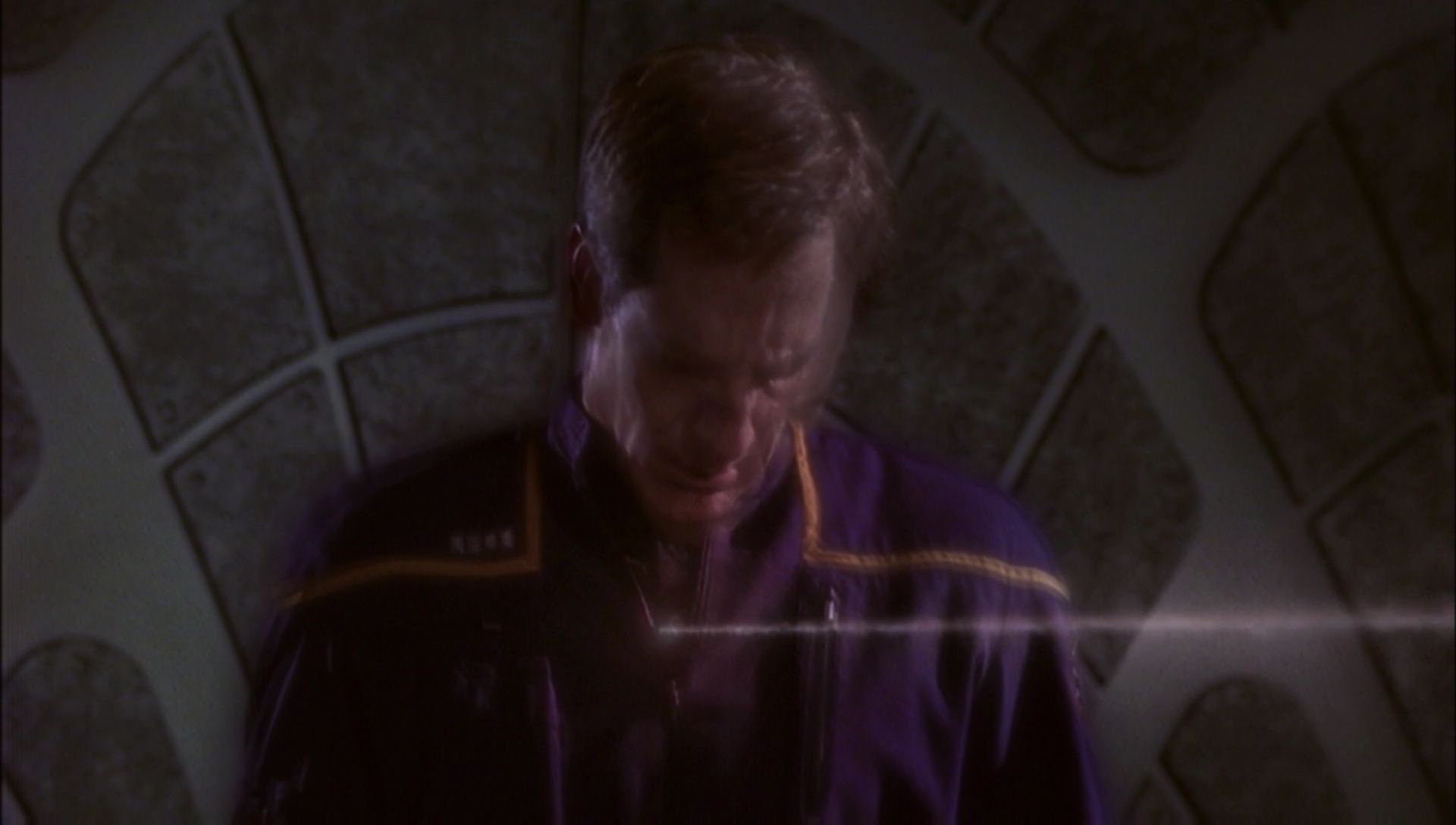 ariane179254_Enterprise_1x01-1x02_BrokenBow_5597.jpg