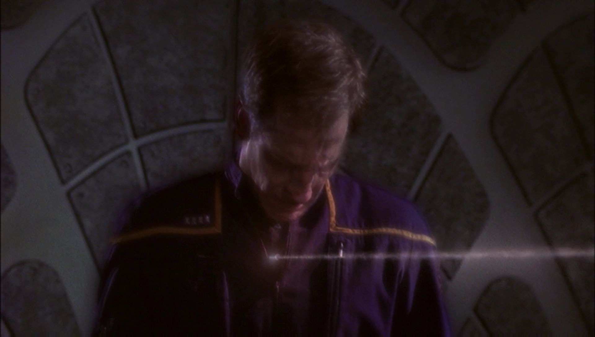 ariane179254_Enterprise_1x01-1x02_BrokenBow_5598.jpg