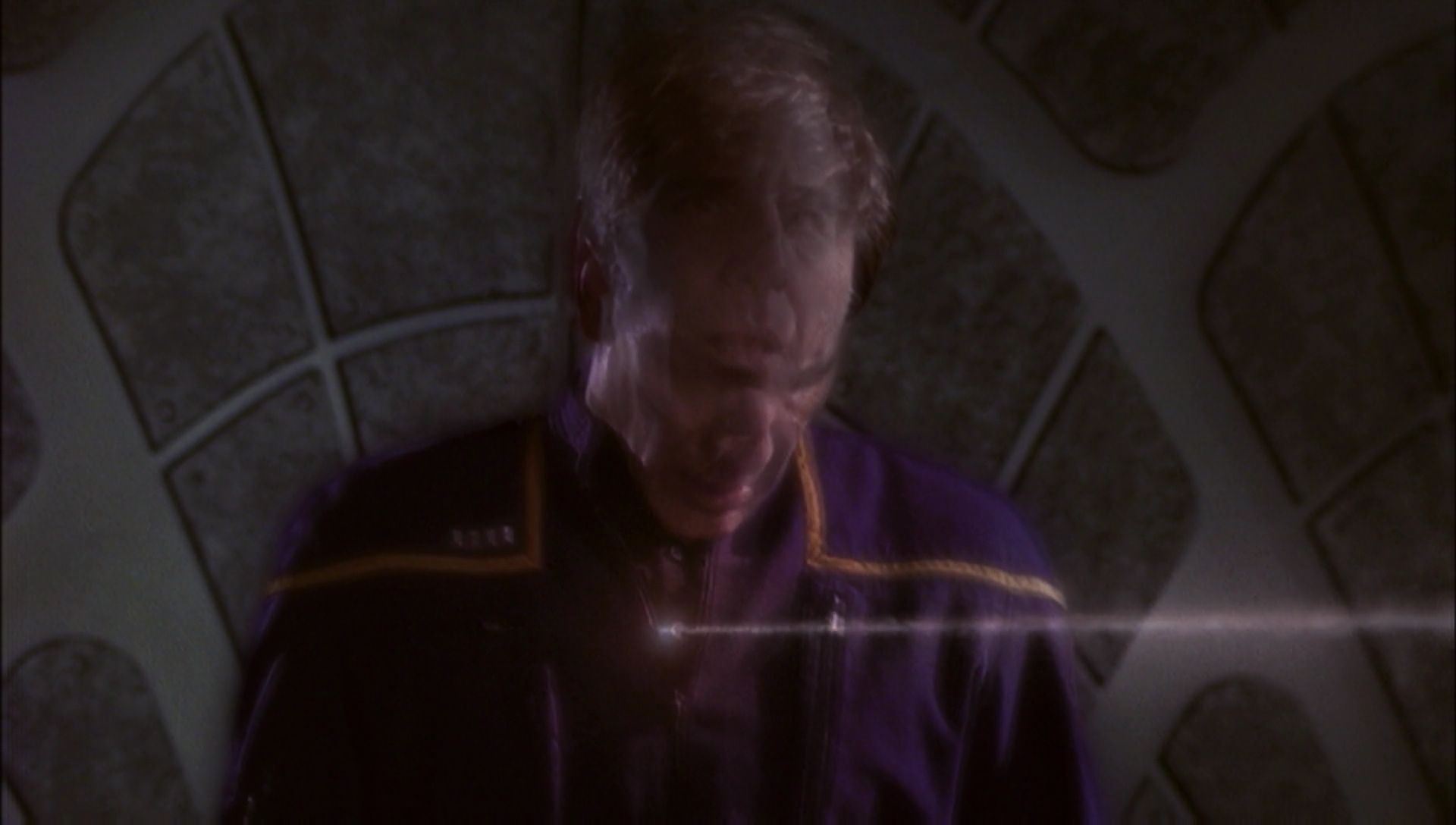ariane179254_Enterprise_1x01-1x02_BrokenBow_5599.jpg