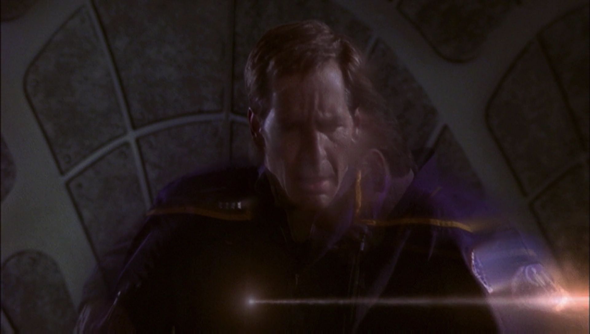 ariane179254_Enterprise_1x01-1x02_BrokenBow_5602.jpg
