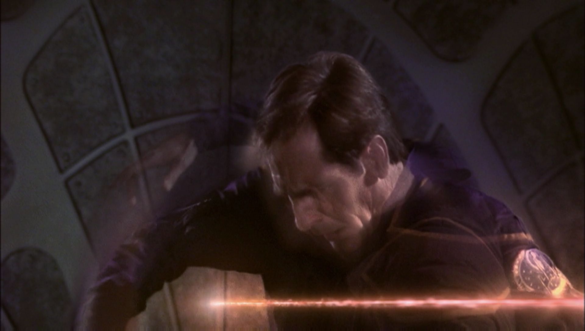 ariane179254_Enterprise_1x01-1x02_BrokenBow_5603.jpg