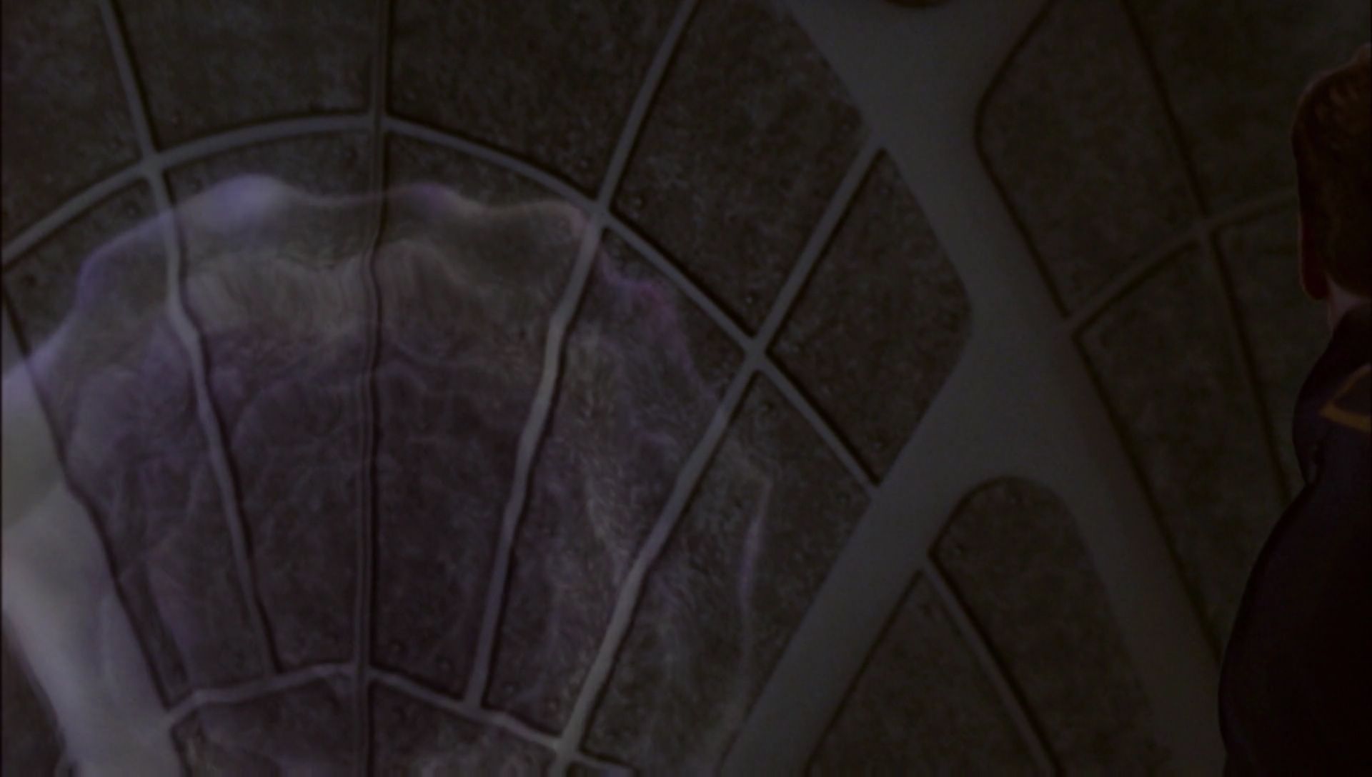 ariane179254_Enterprise_1x01-1x02_BrokenBow_5607.jpg