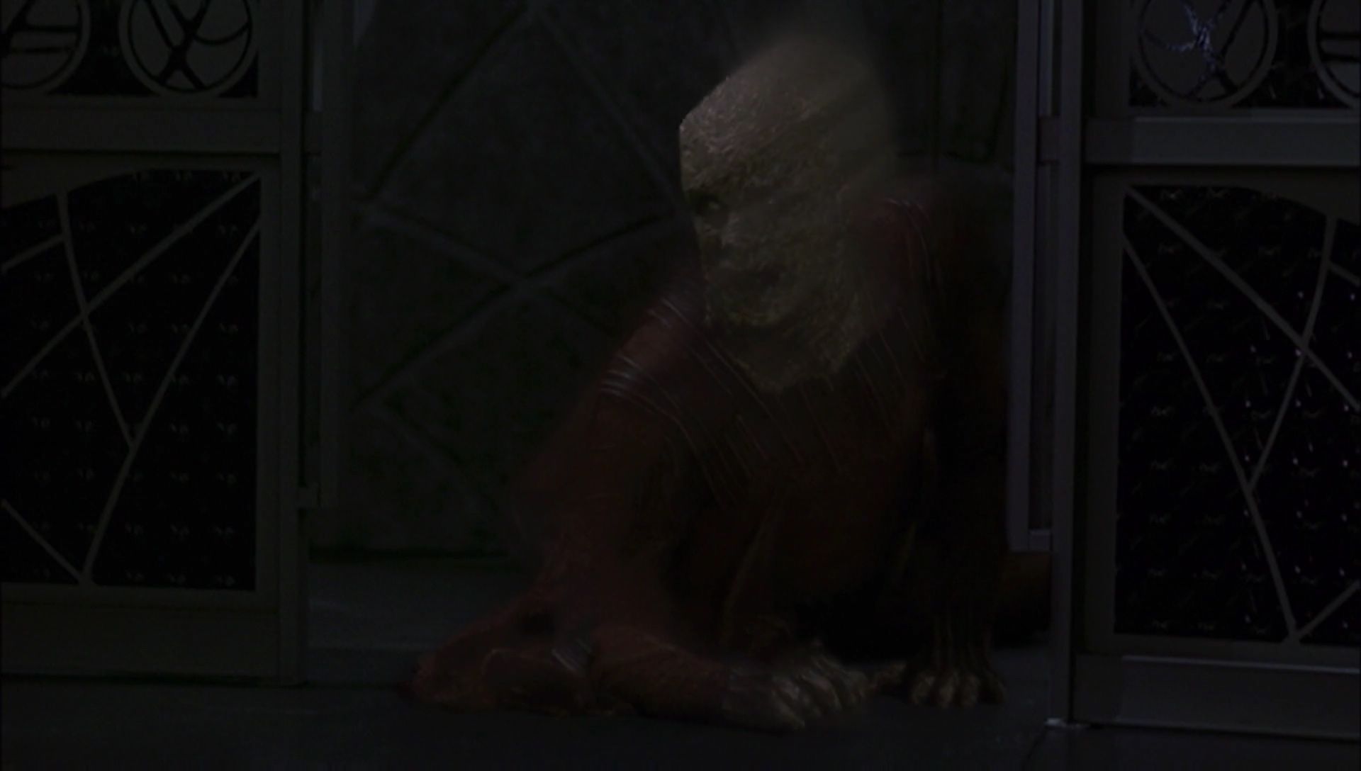 ariane179254_Enterprise_1x01-1x02_BrokenBow_5614.jpg
