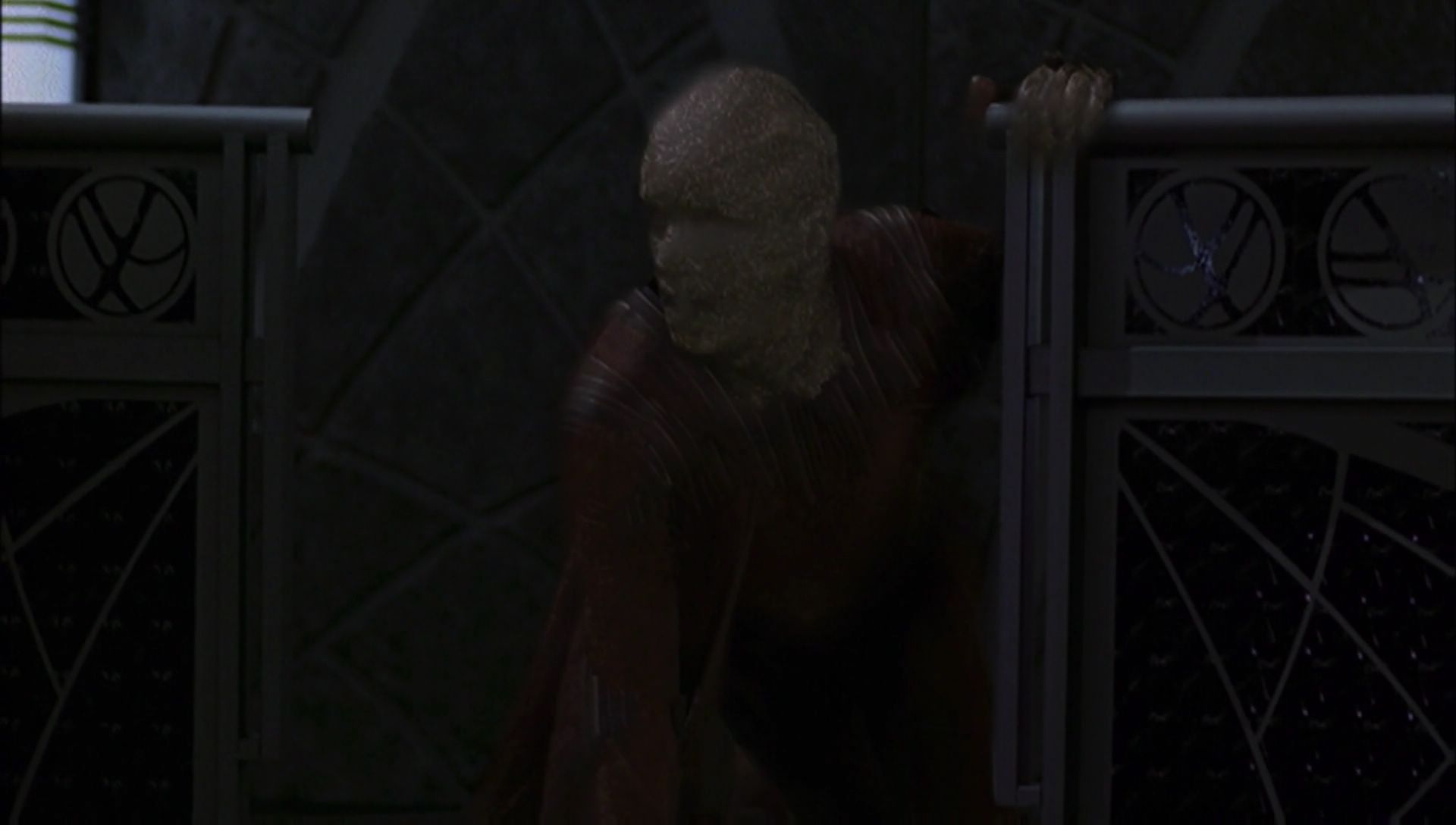 ariane179254_Enterprise_1x01-1x02_BrokenBow_5616.jpg