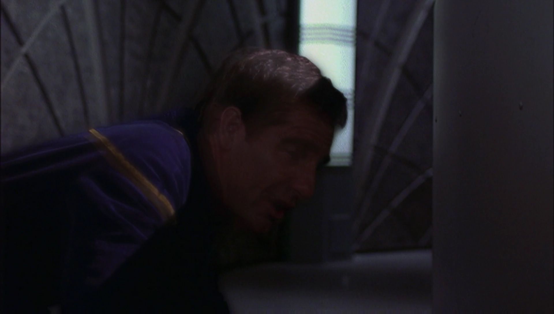 ariane179254_Enterprise_1x01-1x02_BrokenBow_5617.jpg
