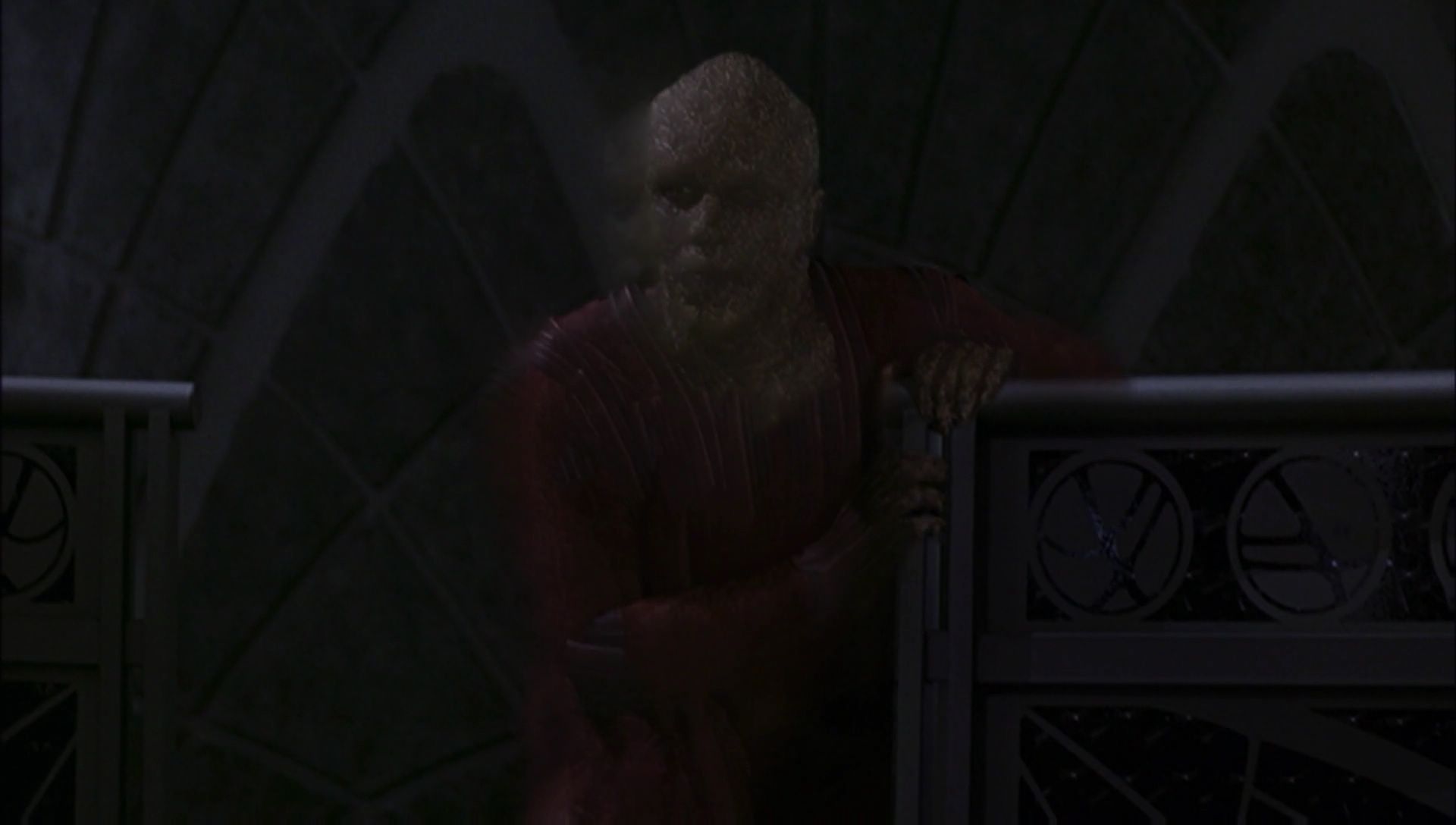 ariane179254_Enterprise_1x01-1x02_BrokenBow_5620.jpg
