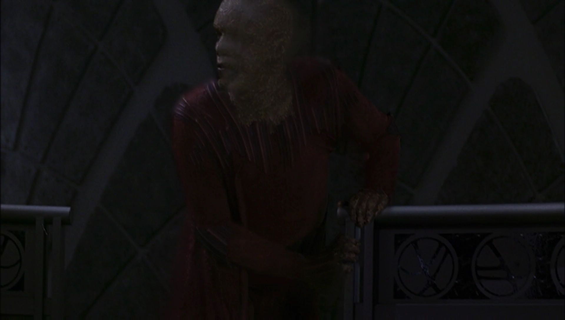 ariane179254_Enterprise_1x01-1x02_BrokenBow_5621.jpg