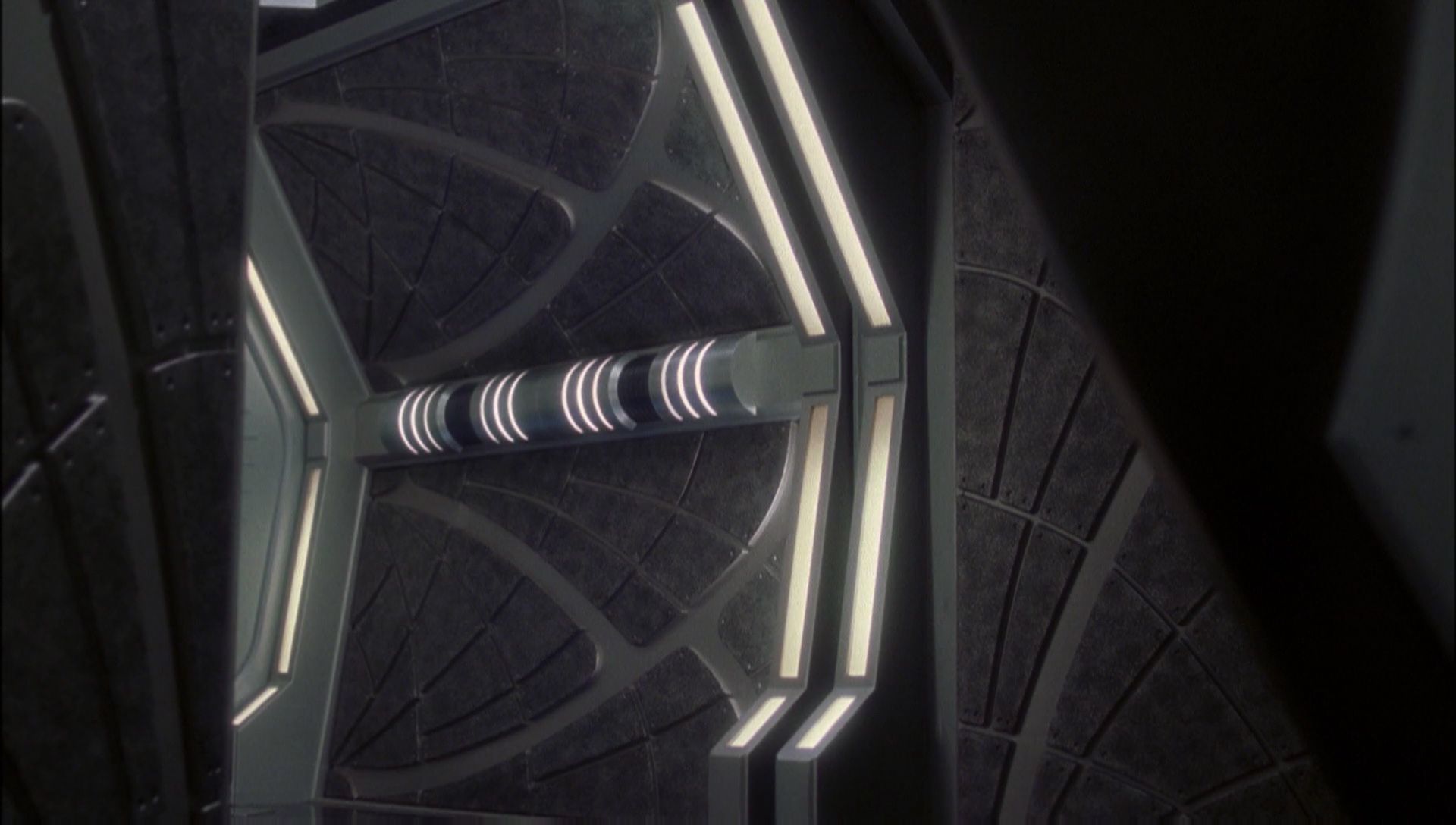 ariane179254_Enterprise_1x01-1x02_BrokenBow_5628.jpg