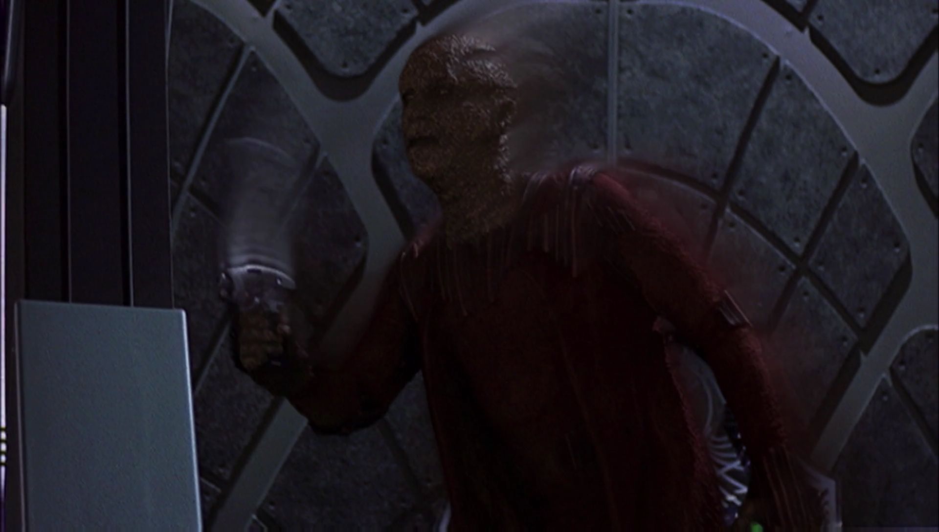 ariane179254_Enterprise_1x01-1x02_BrokenBow_5636.jpg