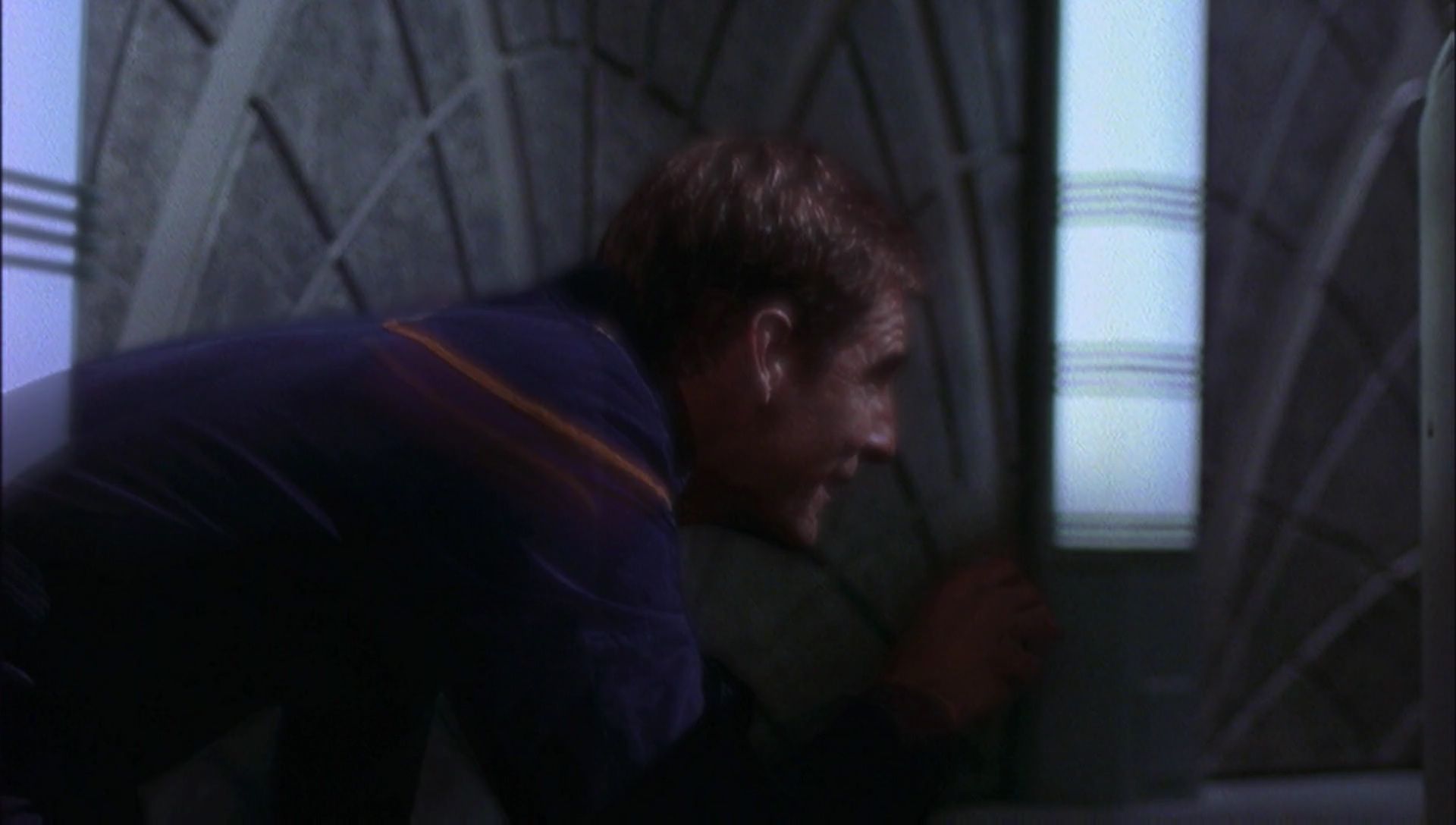 ariane179254_Enterprise_1x01-1x02_BrokenBow_5640.jpg