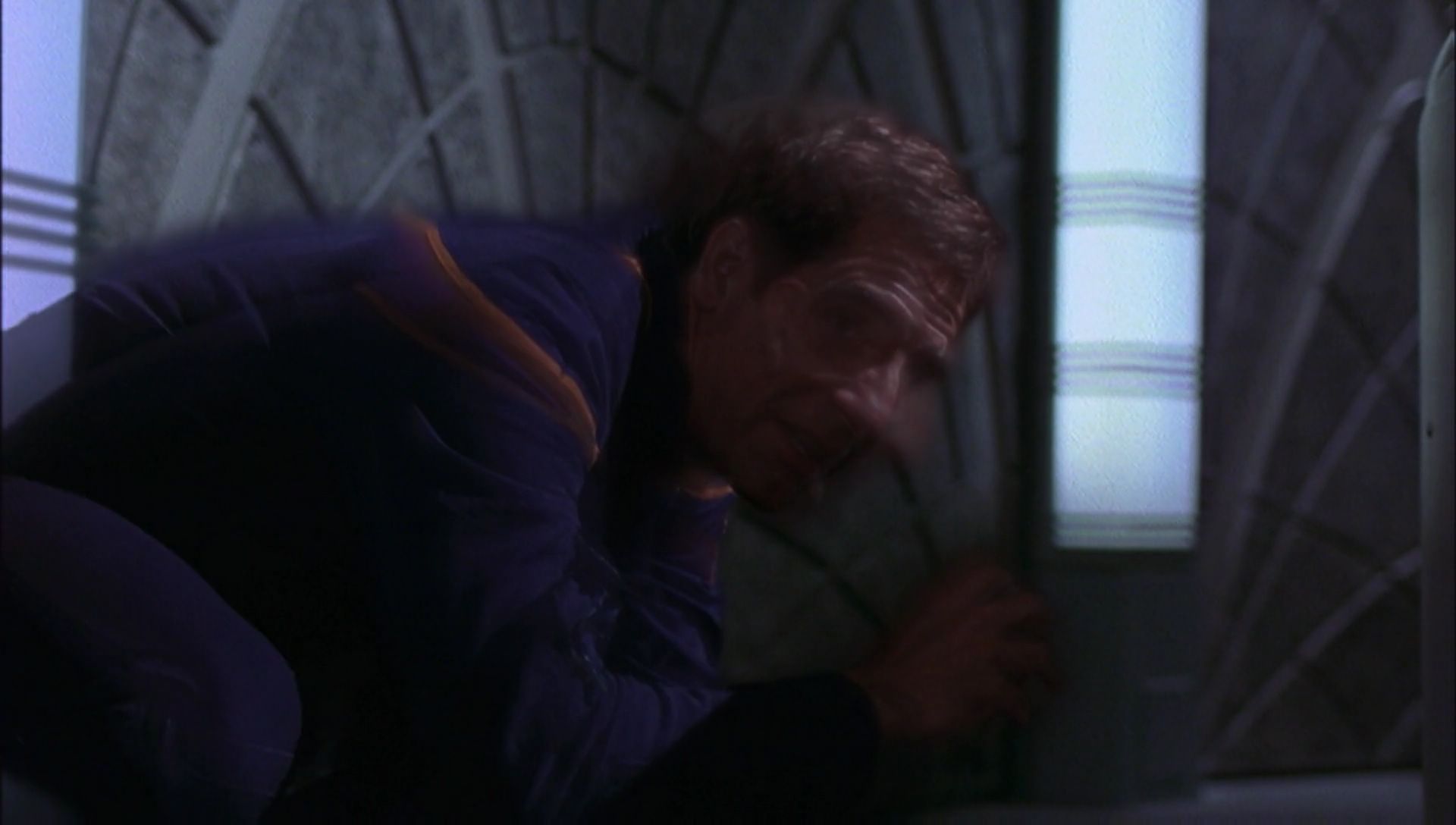 ariane179254_Enterprise_1x01-1x02_BrokenBow_5641.jpg