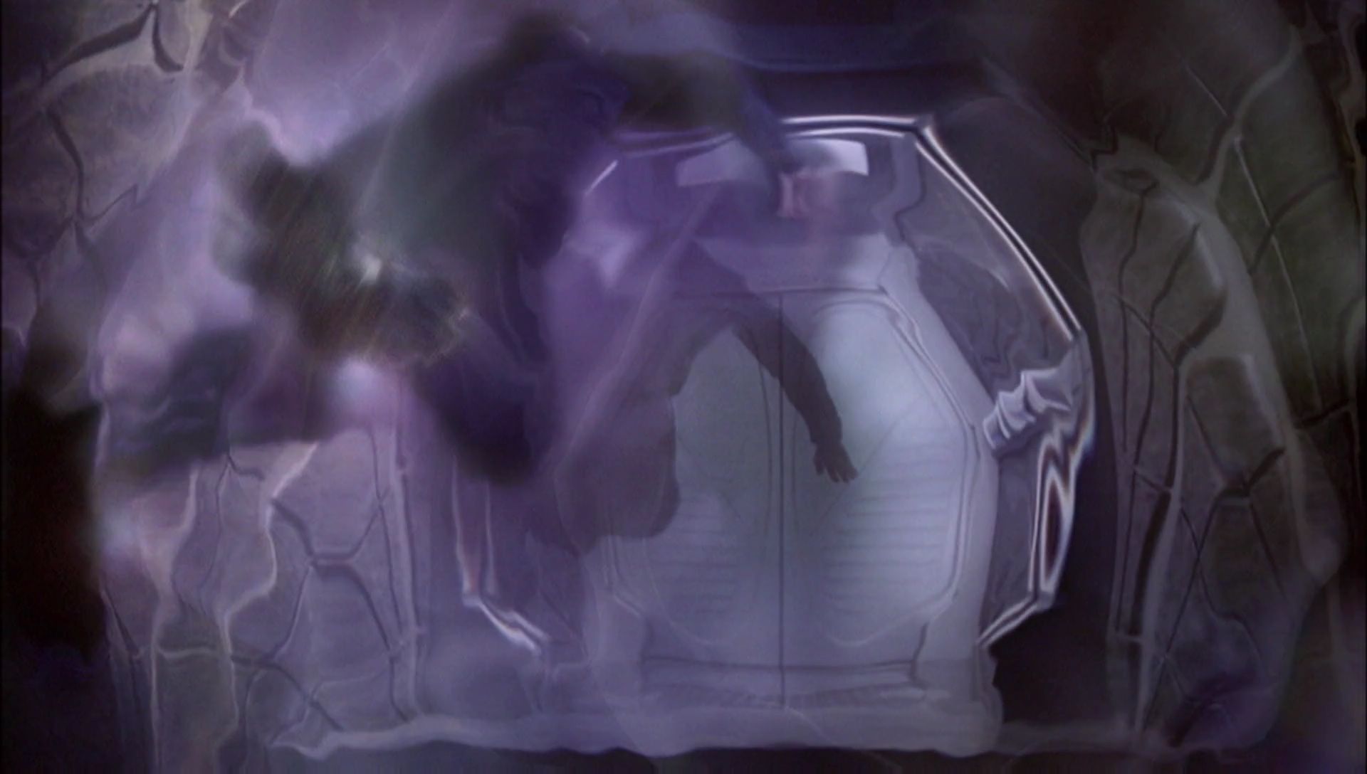 ariane179254_Enterprise_1x01-1x02_BrokenBow_5655.jpg