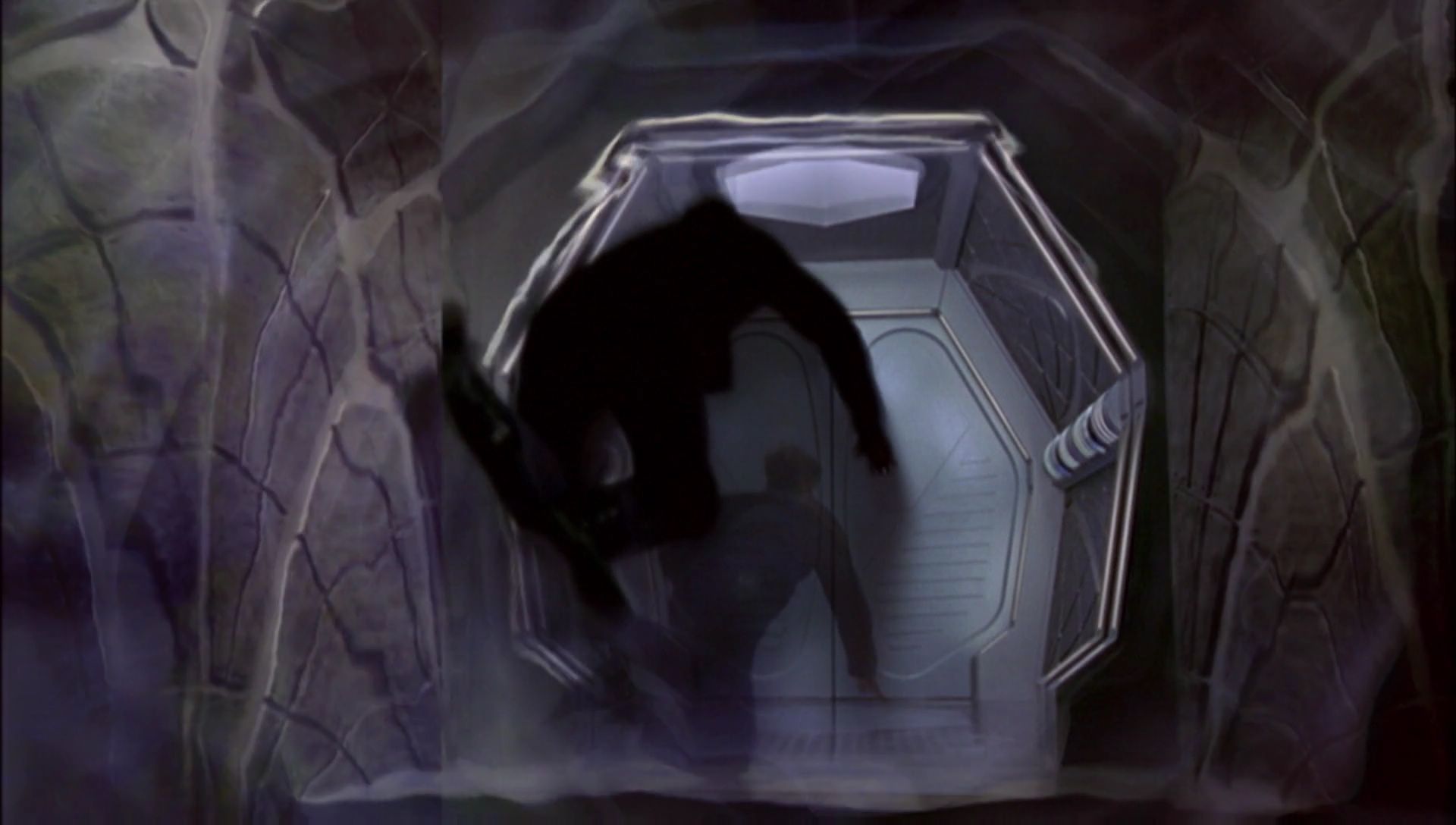 ariane179254_Enterprise_1x01-1x02_BrokenBow_5656.jpg