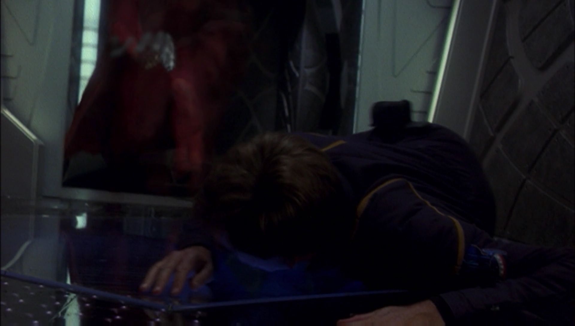 ariane179254_Enterprise_1x01-1x02_BrokenBow_5659.jpg