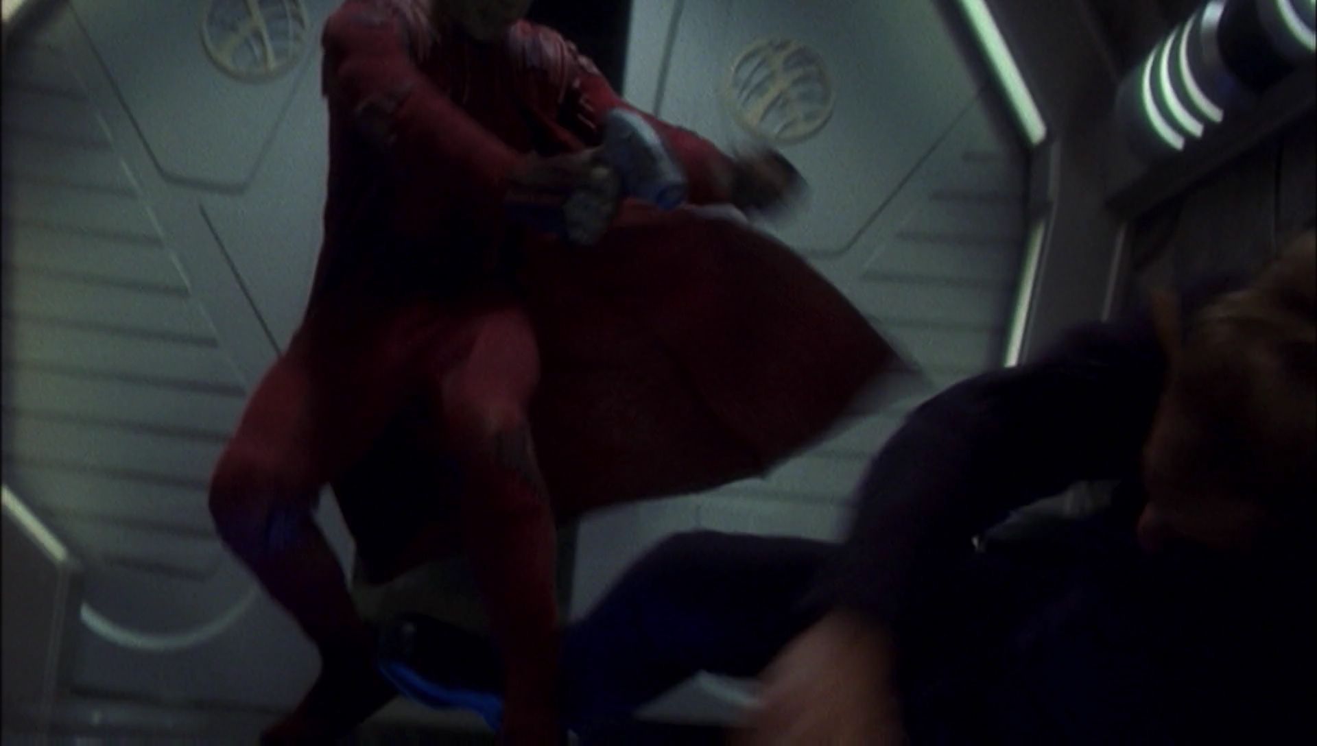 ariane179254_Enterprise_1x01-1x02_BrokenBow_5660.jpg