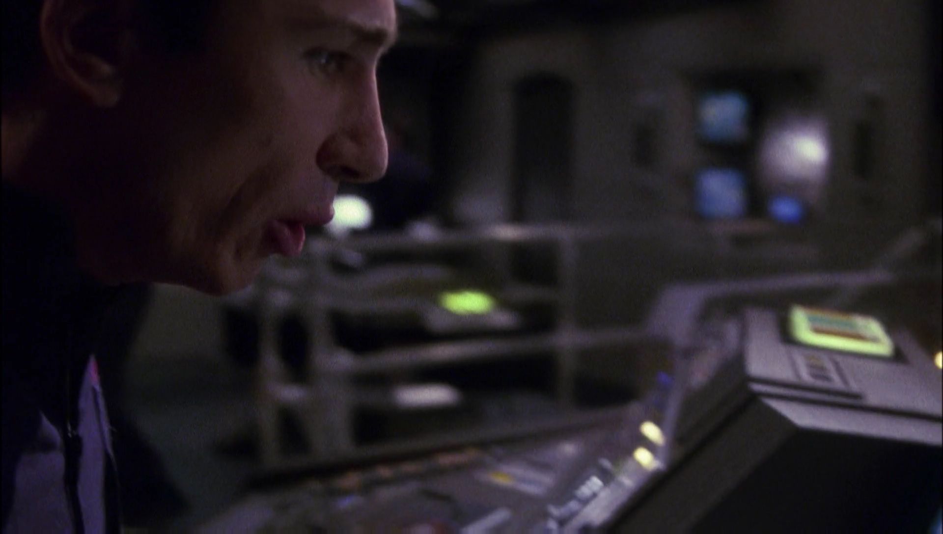 ariane179254_Enterprise_1x01-1x02_BrokenBow_5677.jpg