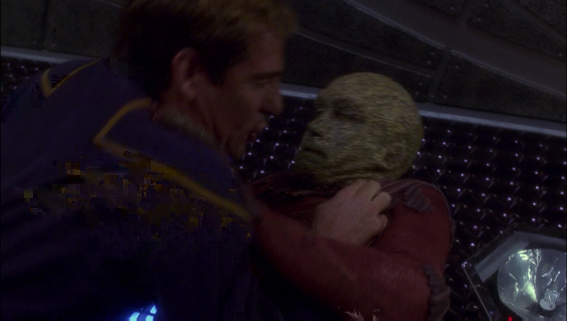 ariane179254_Enterprise_1x01-1x02_BrokenBow_5696.jpg