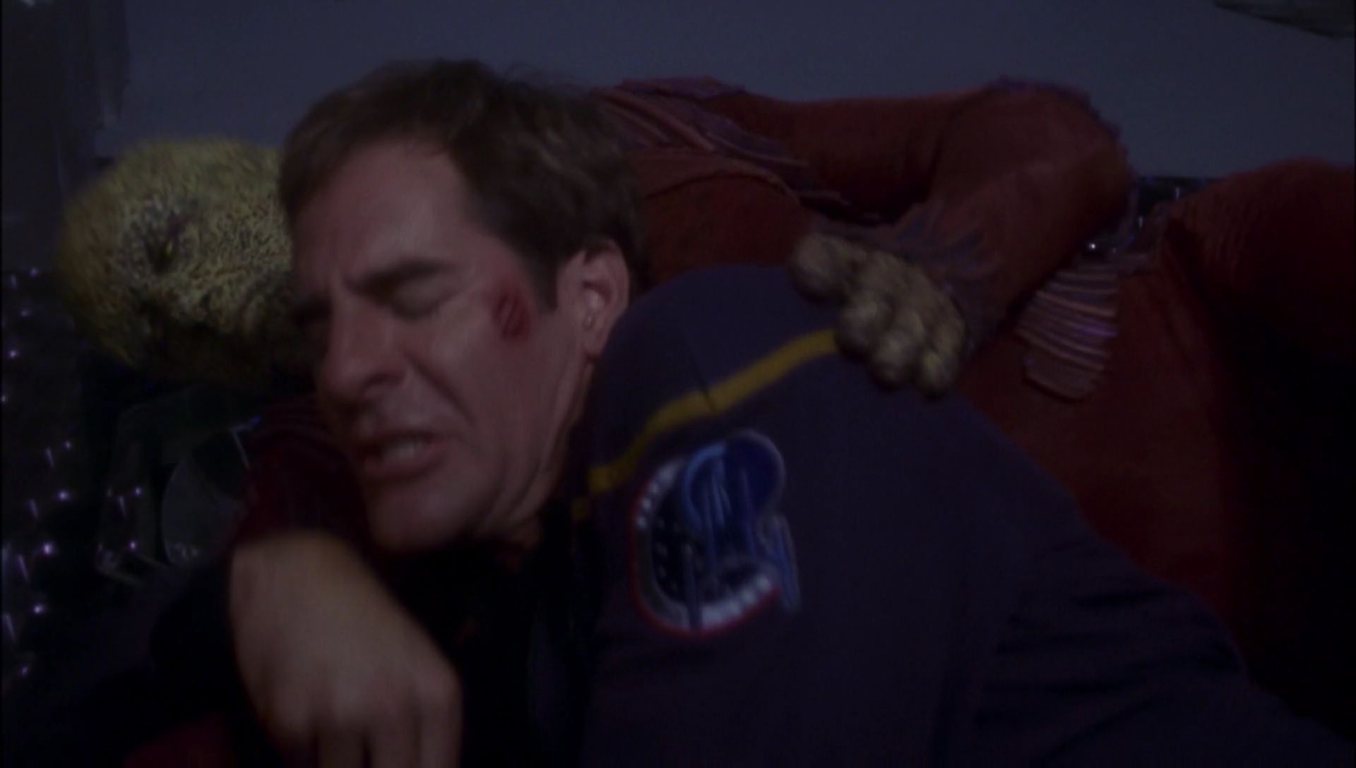 ariane179254_Enterprise_1x01-1x02_BrokenBow_5700.jpg